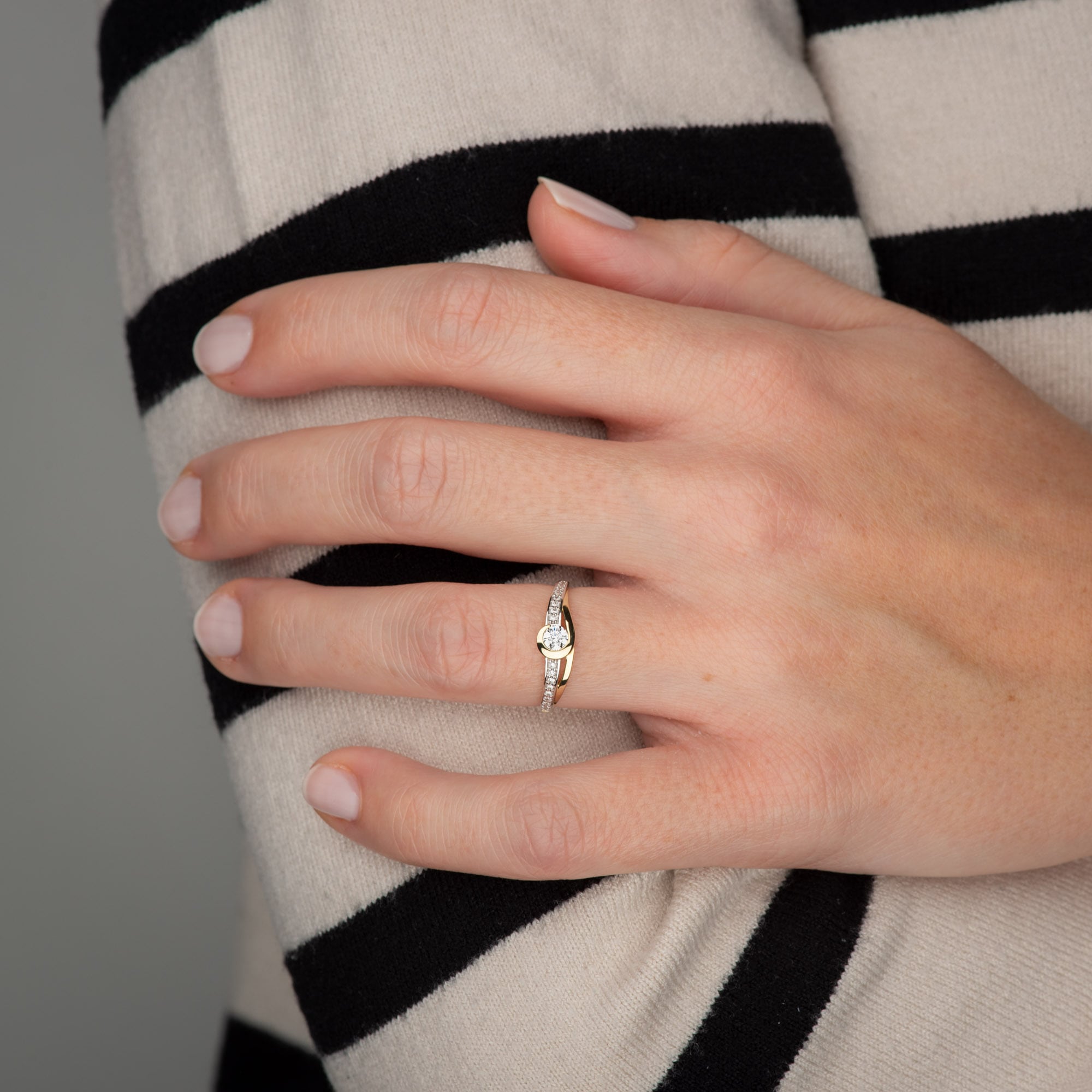 Orolino Fingerring »333/- Gelbgold glanz synth. Zirkonia«