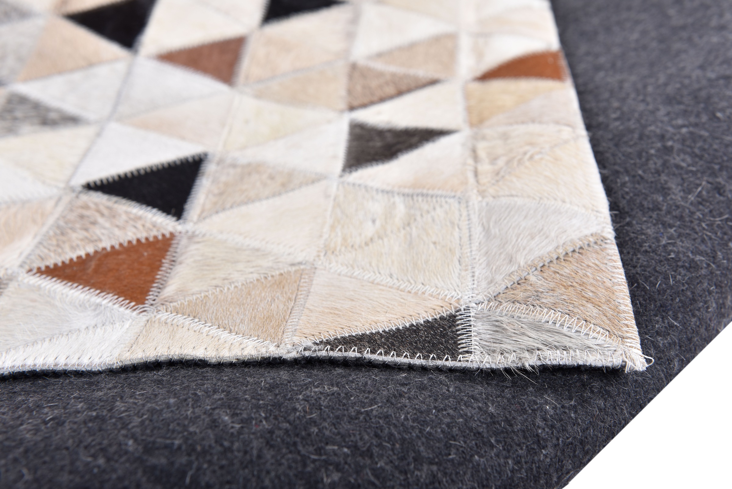 THEKO Fellteppich »Kobe«, rechteckig, 3 mm Höhe, Patchwork, handgenäht, echtes Rinderfell in Naturtönen
