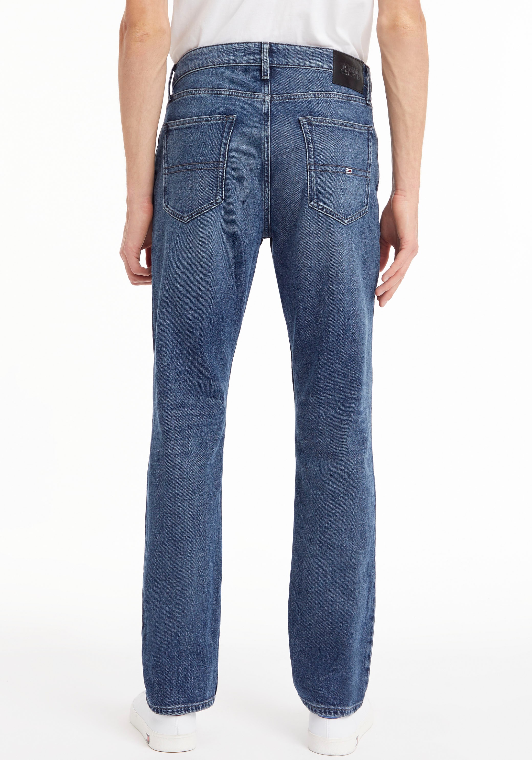 Tommy Jeans Straight-Jeans »RYAN RGLR STRGHT«, mit Tommy Jeans Stitching am Münzfach