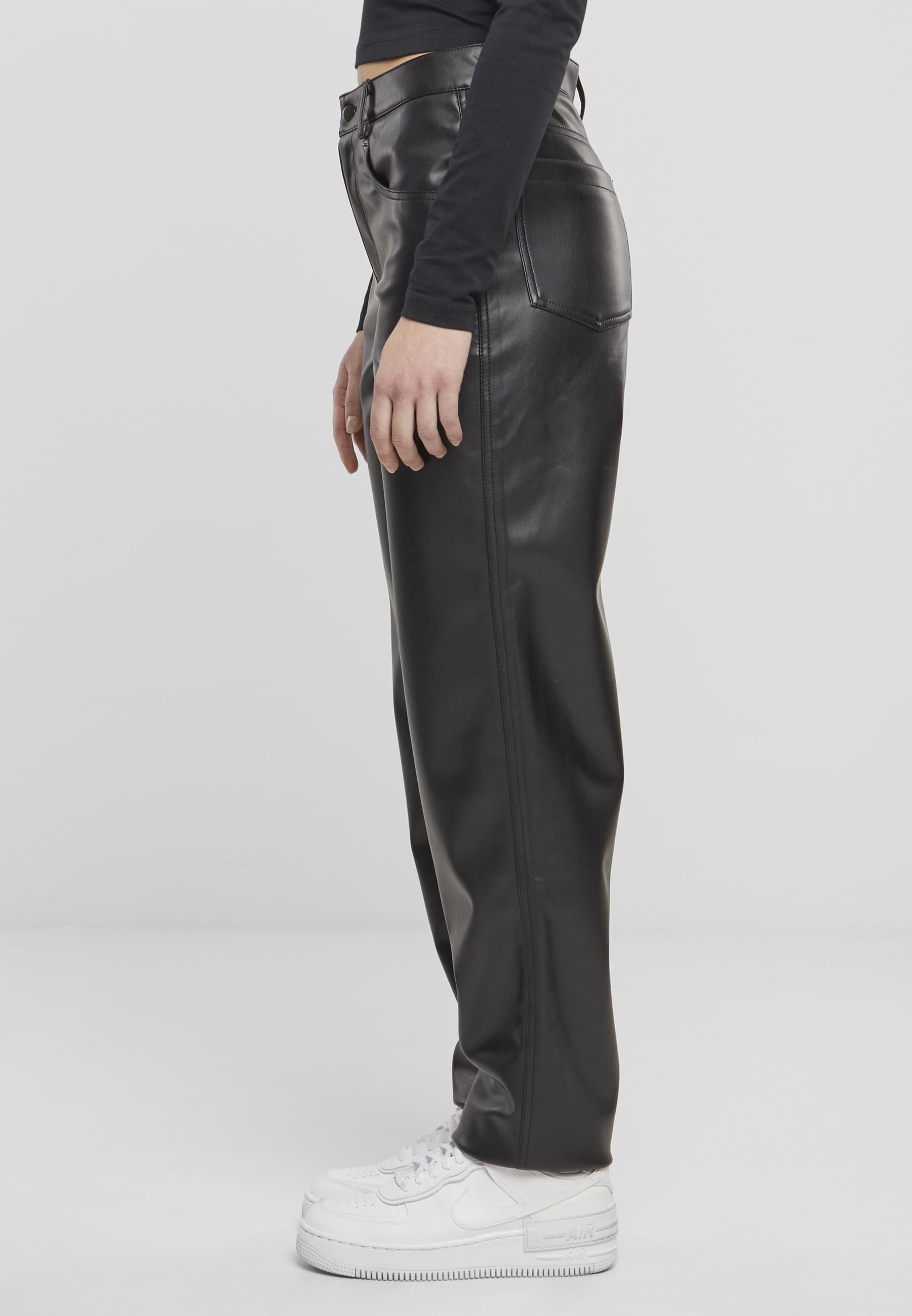 URBAN CLASSICS Stoffhose »Urban Classics Ladies Straight Leg Synthetic Leather Pants«, (1 tlg.)