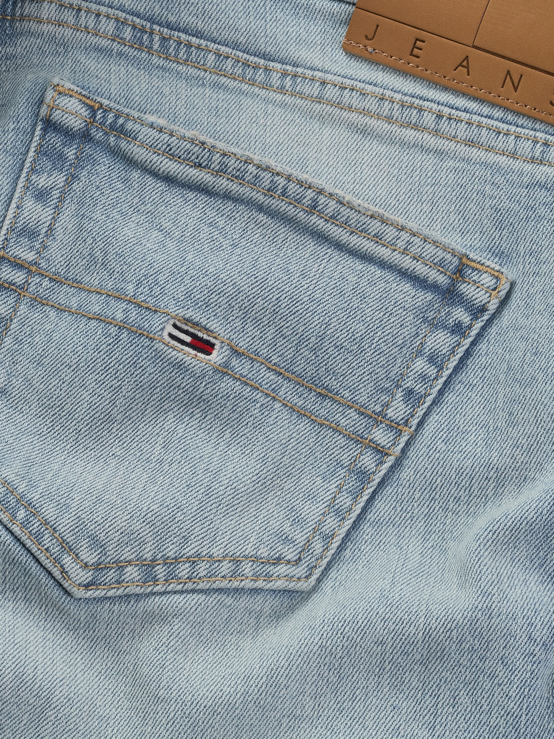 Tommy Jeans Bootcut-Jeans »Maddie Mid Rise Bootcut« in hellblauer Waschung