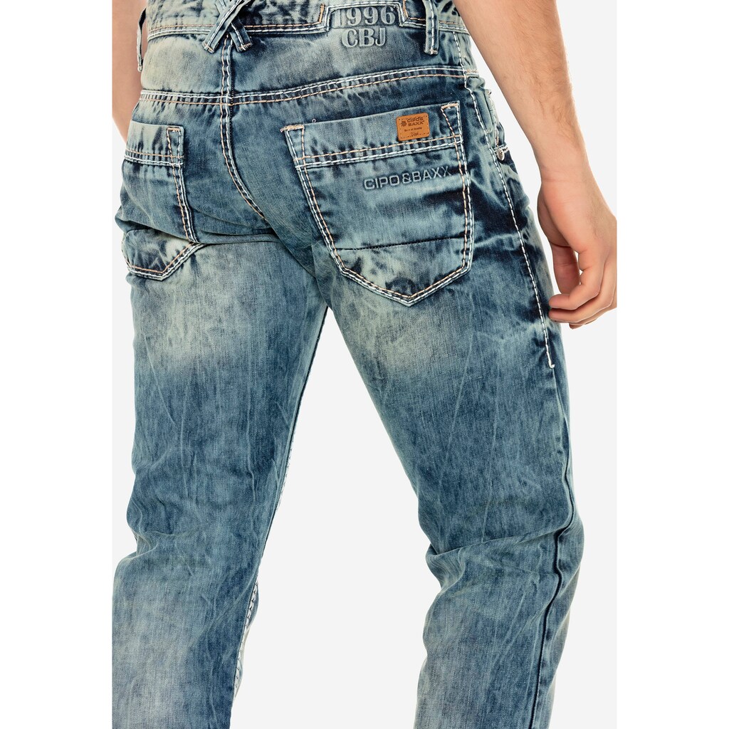 Cipo & Baxx Bequeme Jeans, in bequemem Regular Fit-Schnitt