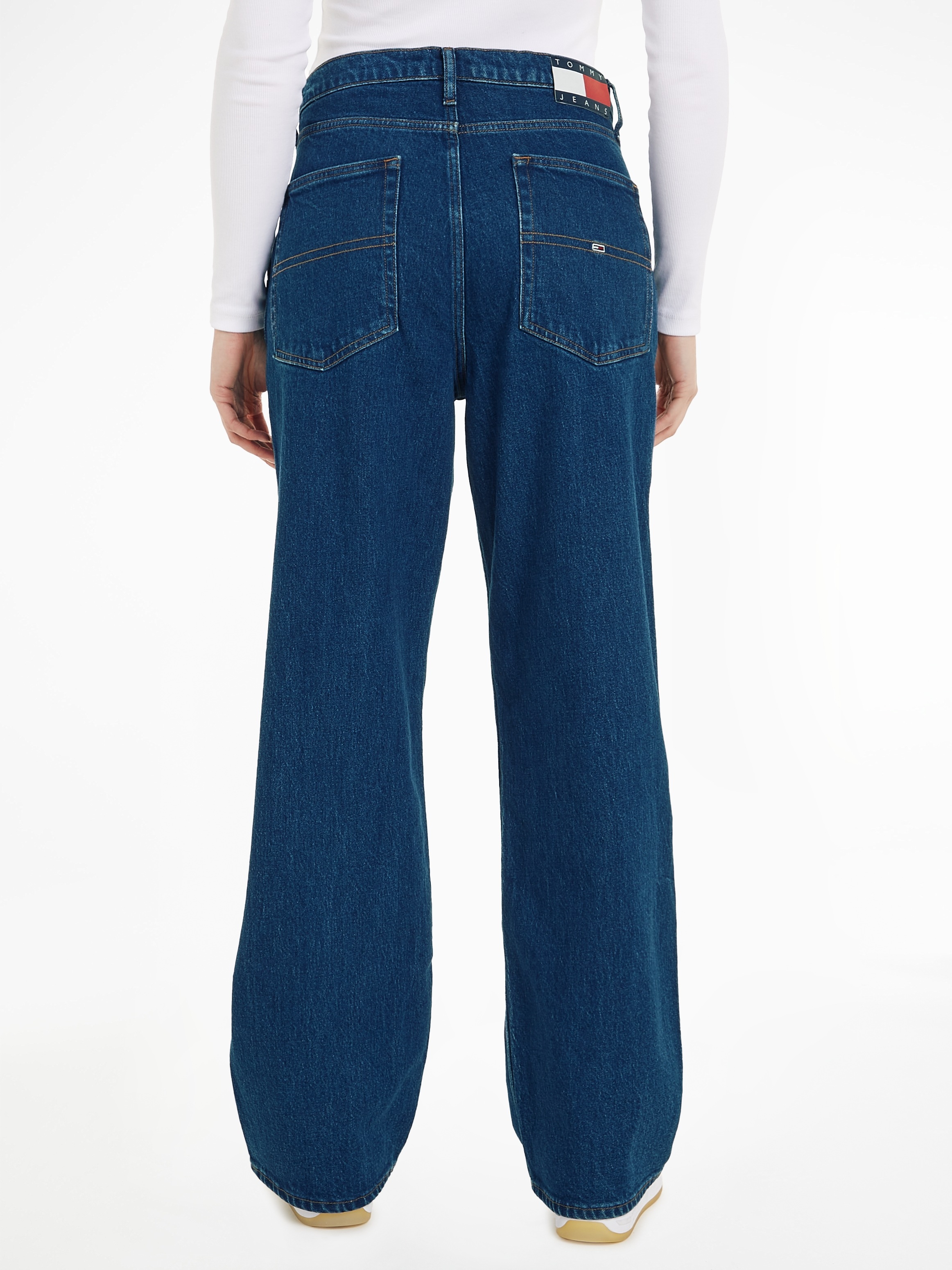 Tommy Jeans Weite Jeans "DAISY JEAN LW BGY BH6110", mit Logostickerei günstig online kaufen