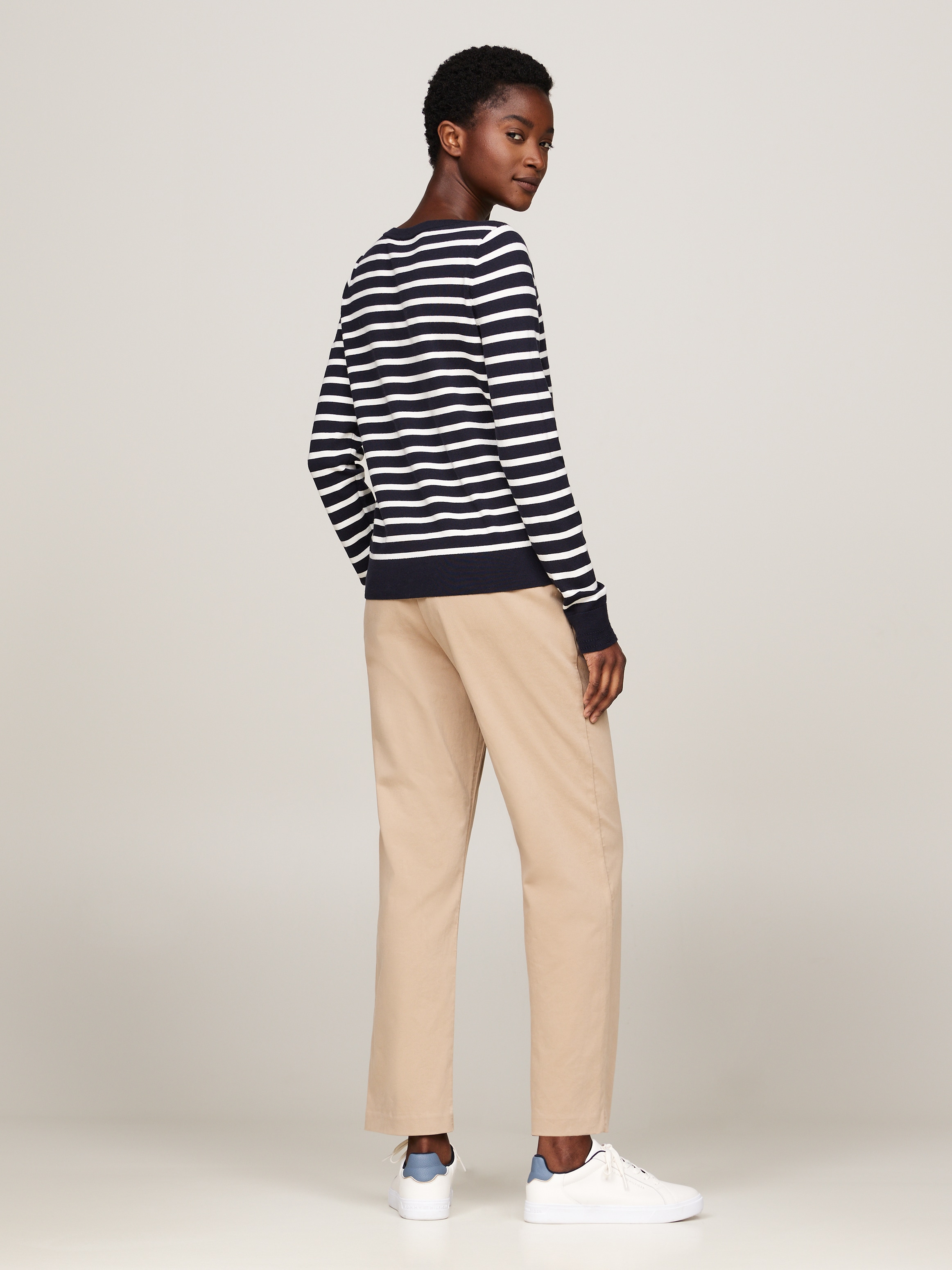Tommy Hilfiger Strickpullover »CO JERSEY STITCH BOAT-NK SWEATER«, mit Tommy Hilfiger Logo-Flag am Ärmel