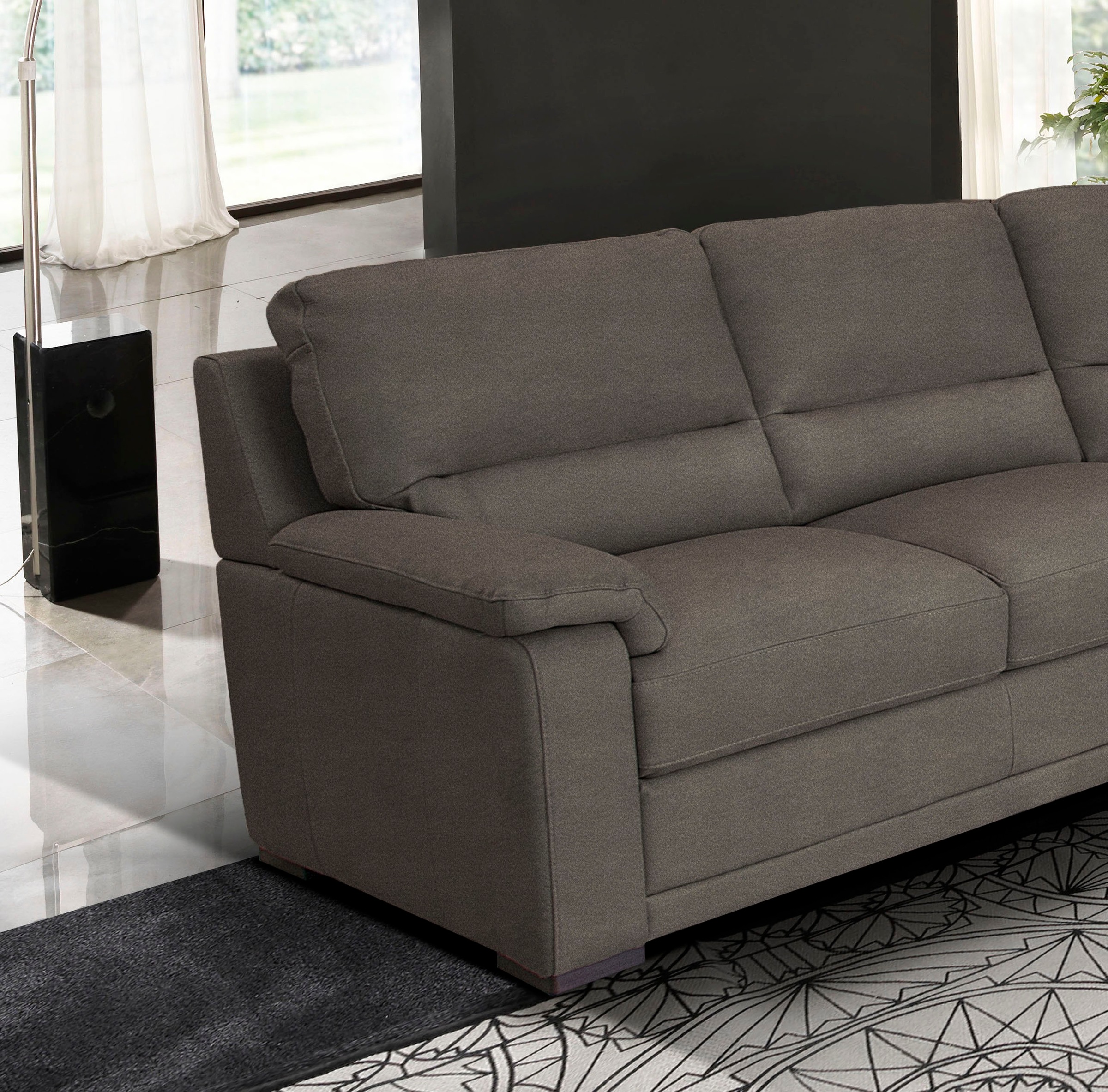 Egoitaliano Ecksofa »Doris, modernes Designerecksofa in hochwertigen Microfaserqualitäten«, edle Detailverarbeitung, wahlweise fleckenabweisend oder in Lederoptik