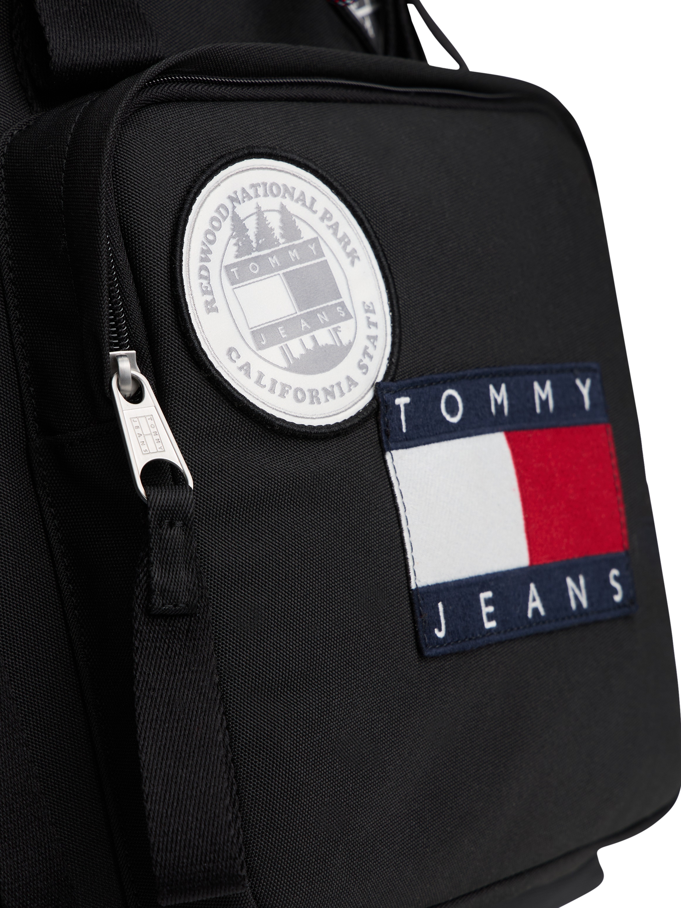 Tommy Jeans Freizeitrucksack »TJM ARCHIVE TREK SOLID BACKPACK« , Unisex Rolltop-Rucksack, Travelrucksack, Wanderrucksack mit Patches