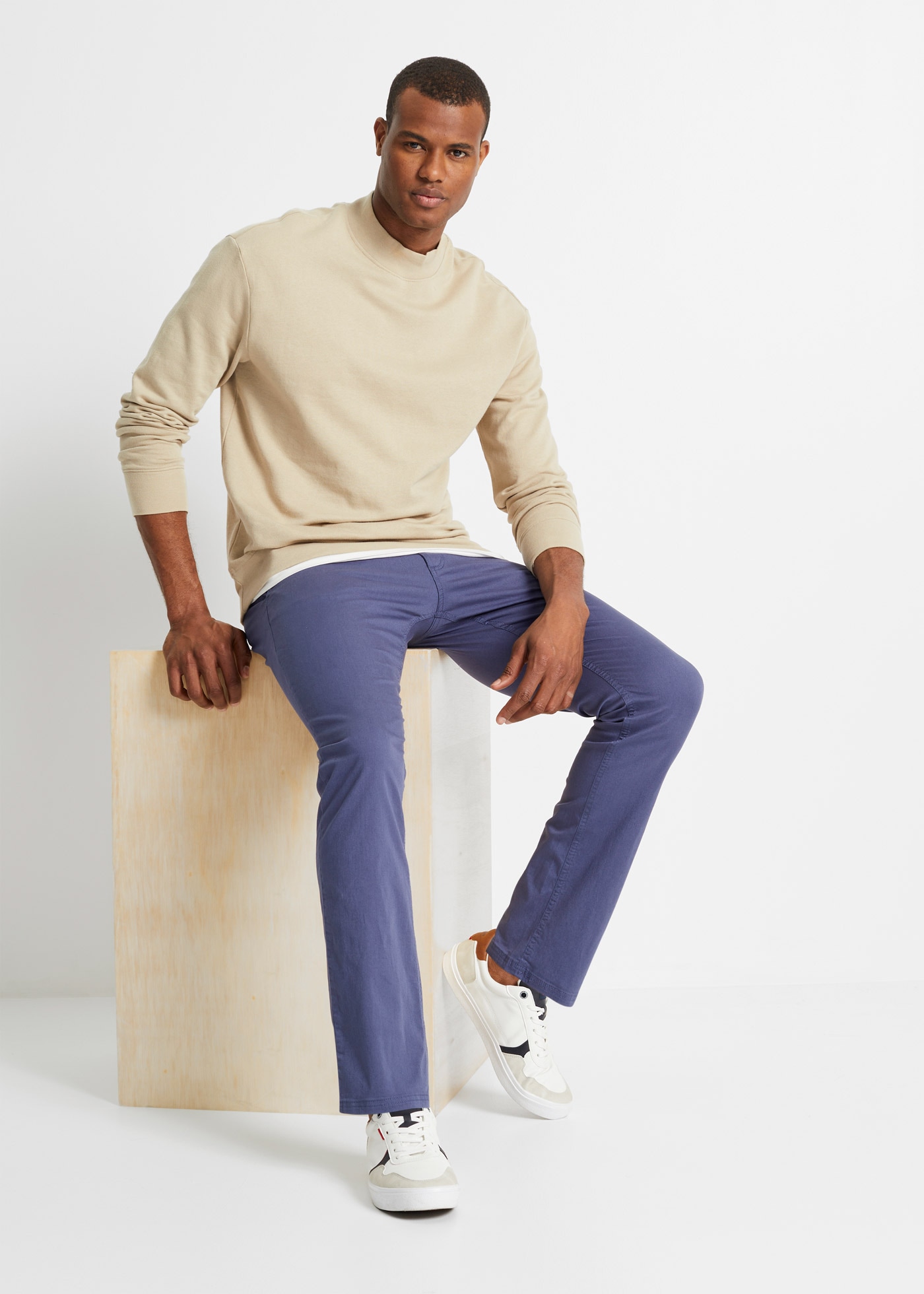 bonprix Chinohose »Regular Fit Chinohose mit Komfortbund und Gürtel, Straight«  aus Baumwolle und Elasthan, mit Komfortbund und Gürtel, Regular Fit