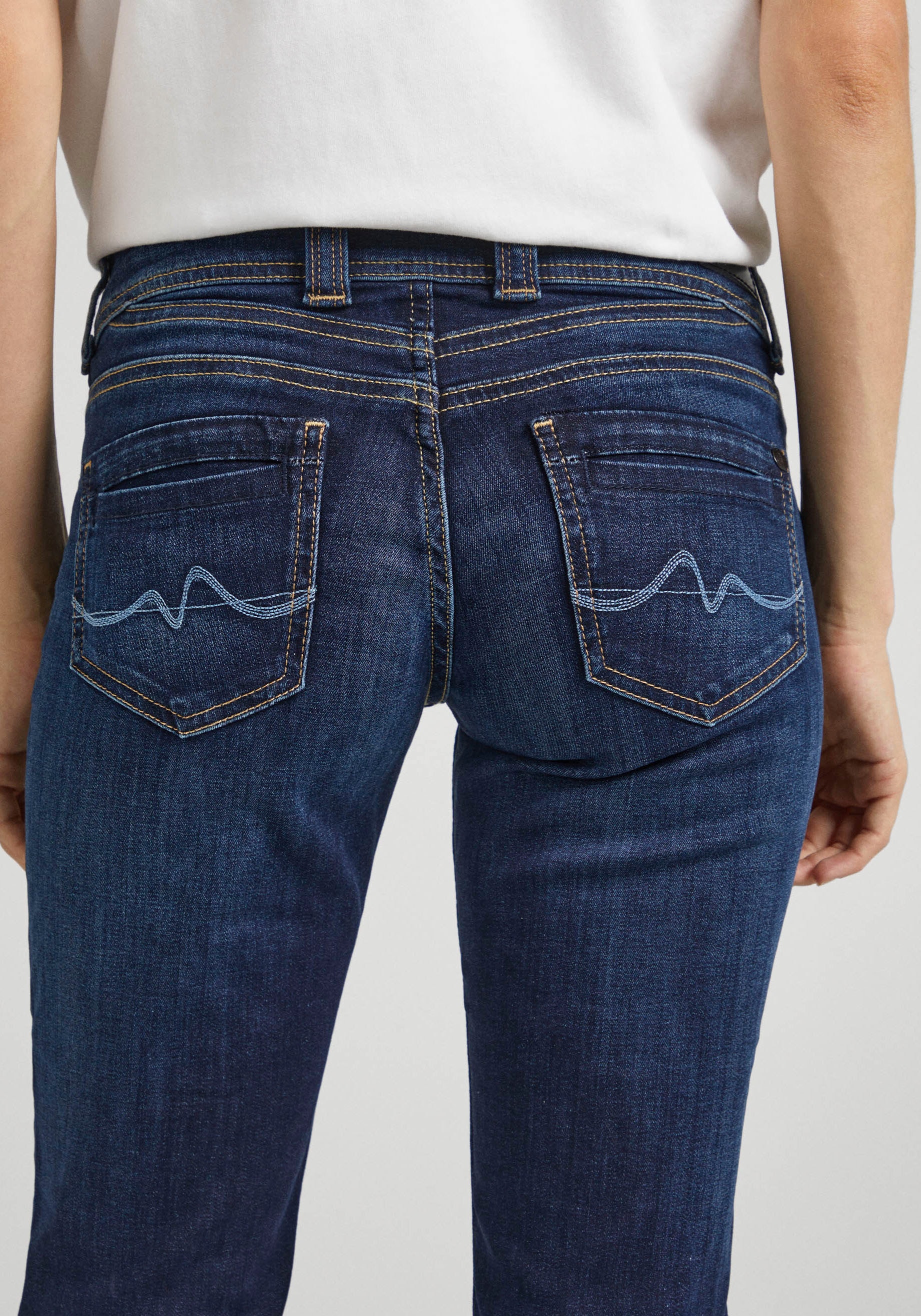 Pepe Jeans Straight-Jeans »GEN«, in schöner Qualtät mit geradem Bein und Doppel-Knopf-Bund