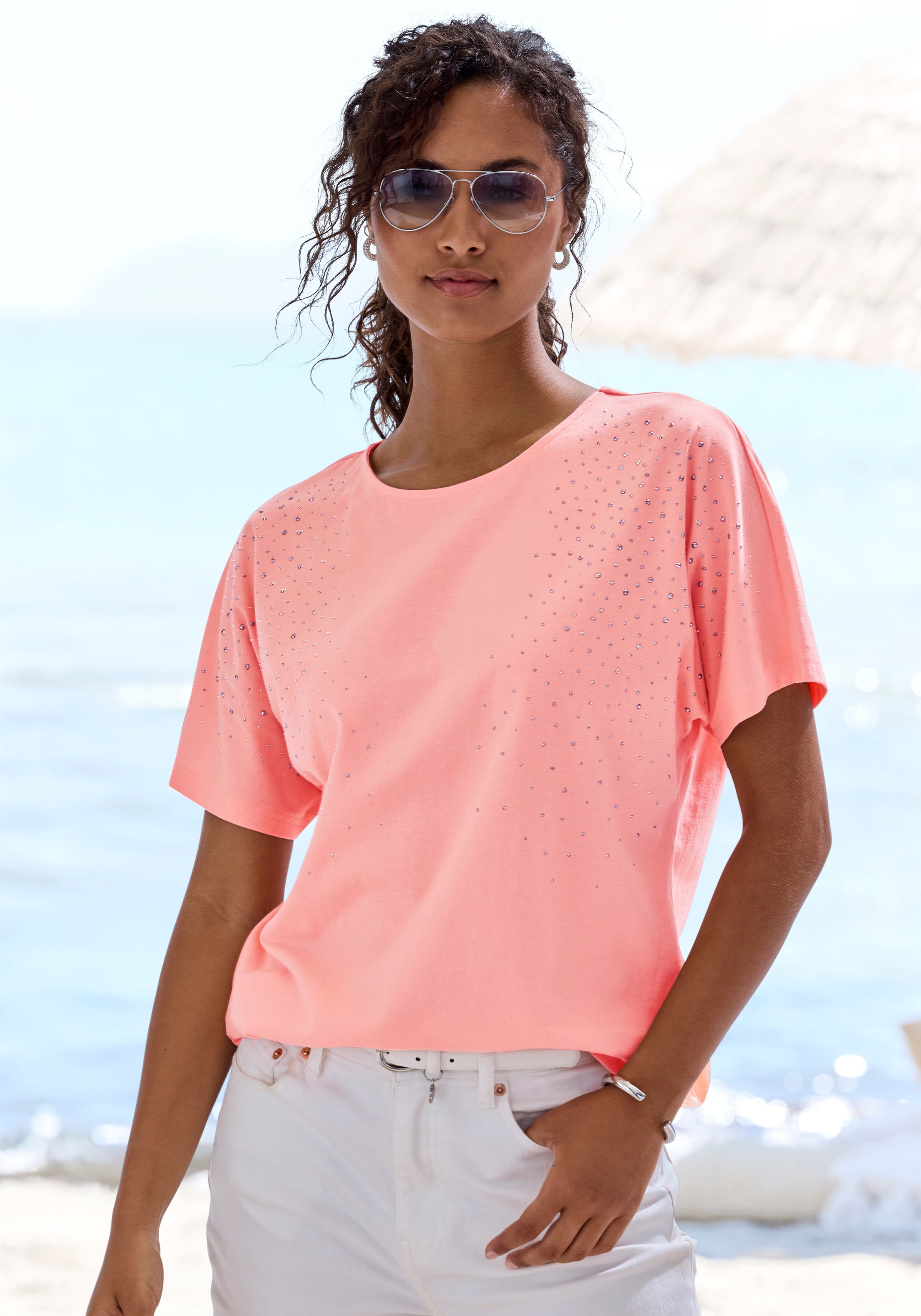 LASCANA Kurzarmshirt "mit Glitzersteinen" aus weichem Baumwoll-Viskose-Jersey, sommerlich leicht