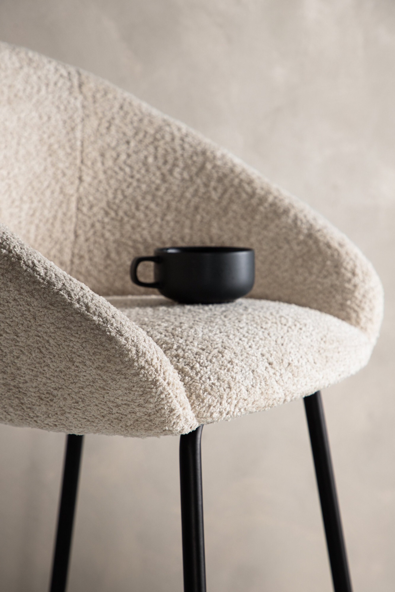 Venture Home Barhocker »Velvet, 2er-Set Barhocker mit weißem Teddy-Sitz, belastbar bis 150 kg« 2 Stk. tlg. Tresenstuhl, Plüsch-Bezug, schwarzer Stahlrahmen, Fußstütze, kuschelig