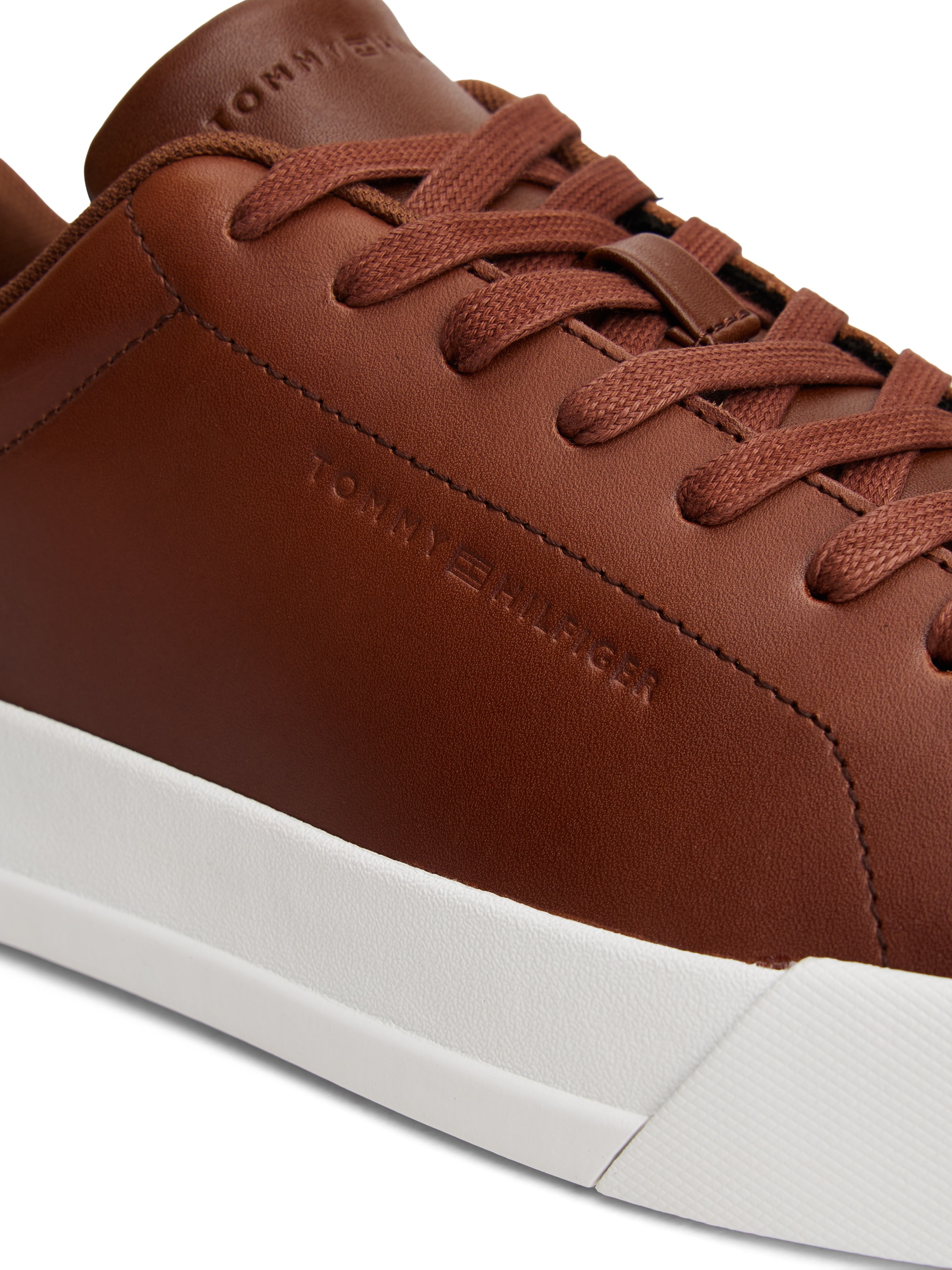 Tommy Hilfiger Sneaker »TH COURT CORE COGNAC«, Freizeitschuh, Halbschuh, Schnürschuh im coolen Used Look