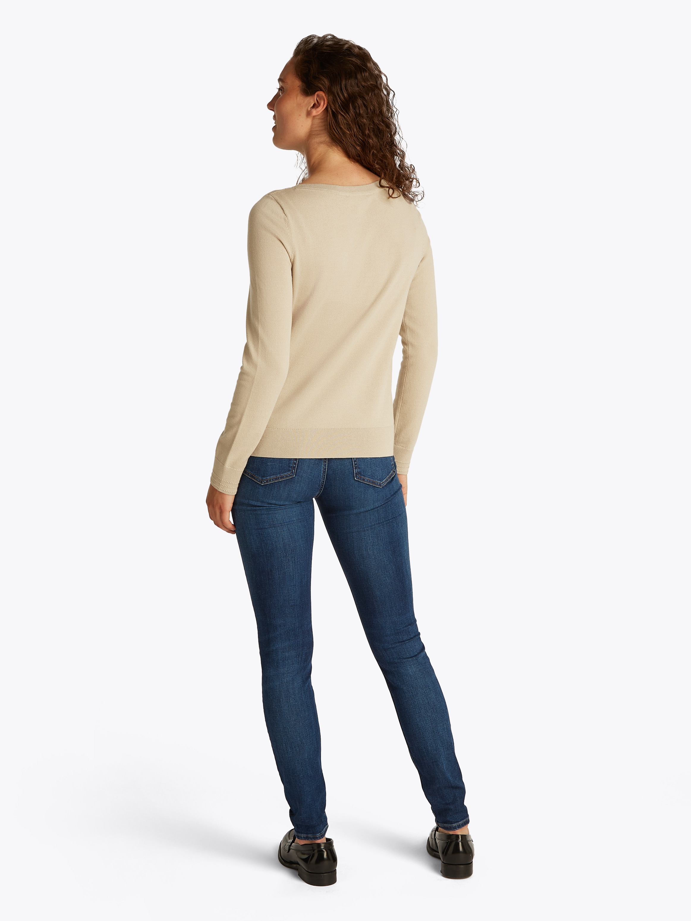 Tommy Hilfiger Strickpullover »CO JERSEY STITCH BOAT-NK SWEATER«, mit Tommy Hilfiger Logo-Flag am Ärmel