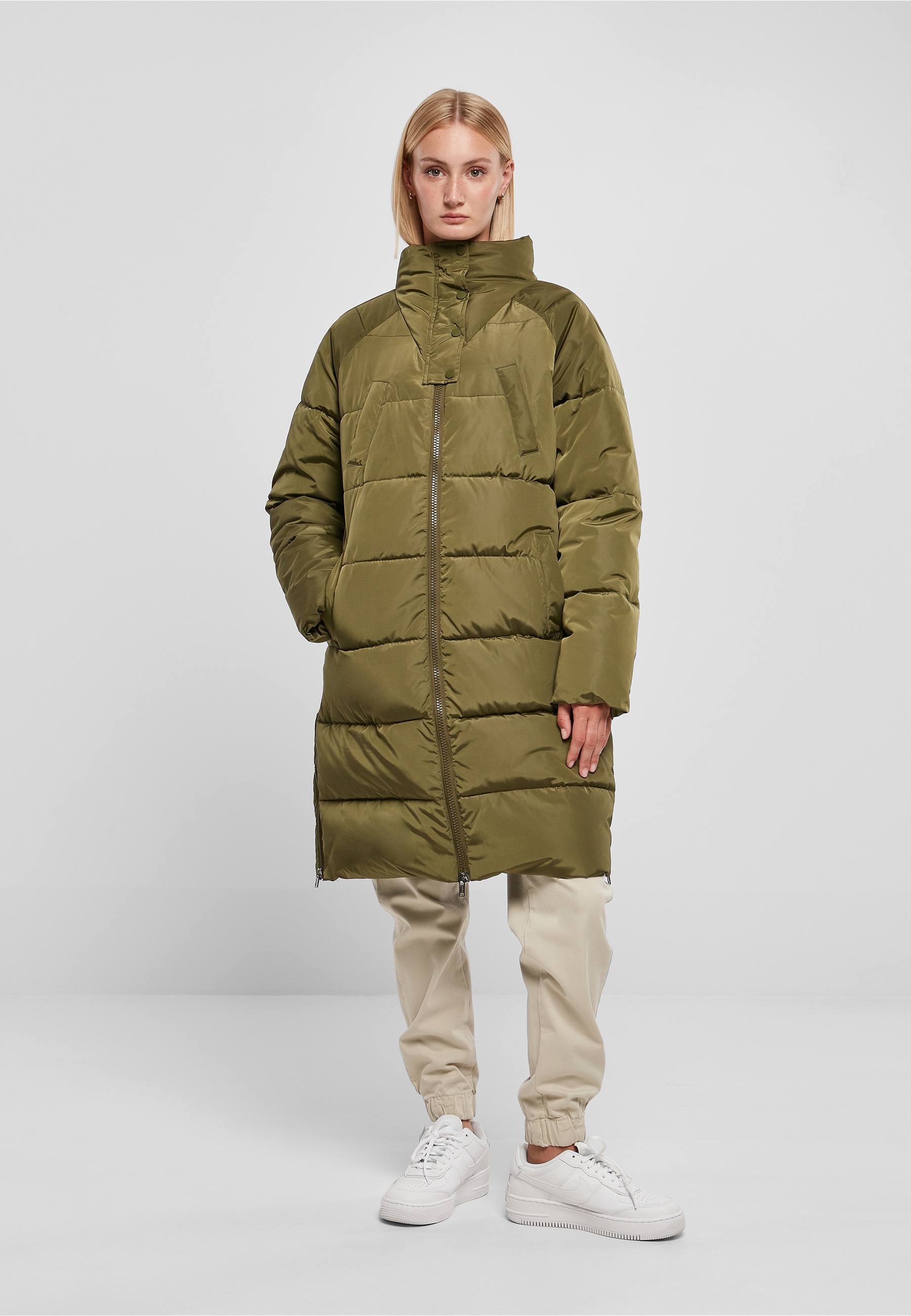 URBAN CLASSICS Winterjacke »Urban Classics Damen Ladies High Neck Puffer Coat« 1 Stk. tlg. ohne Kapuze