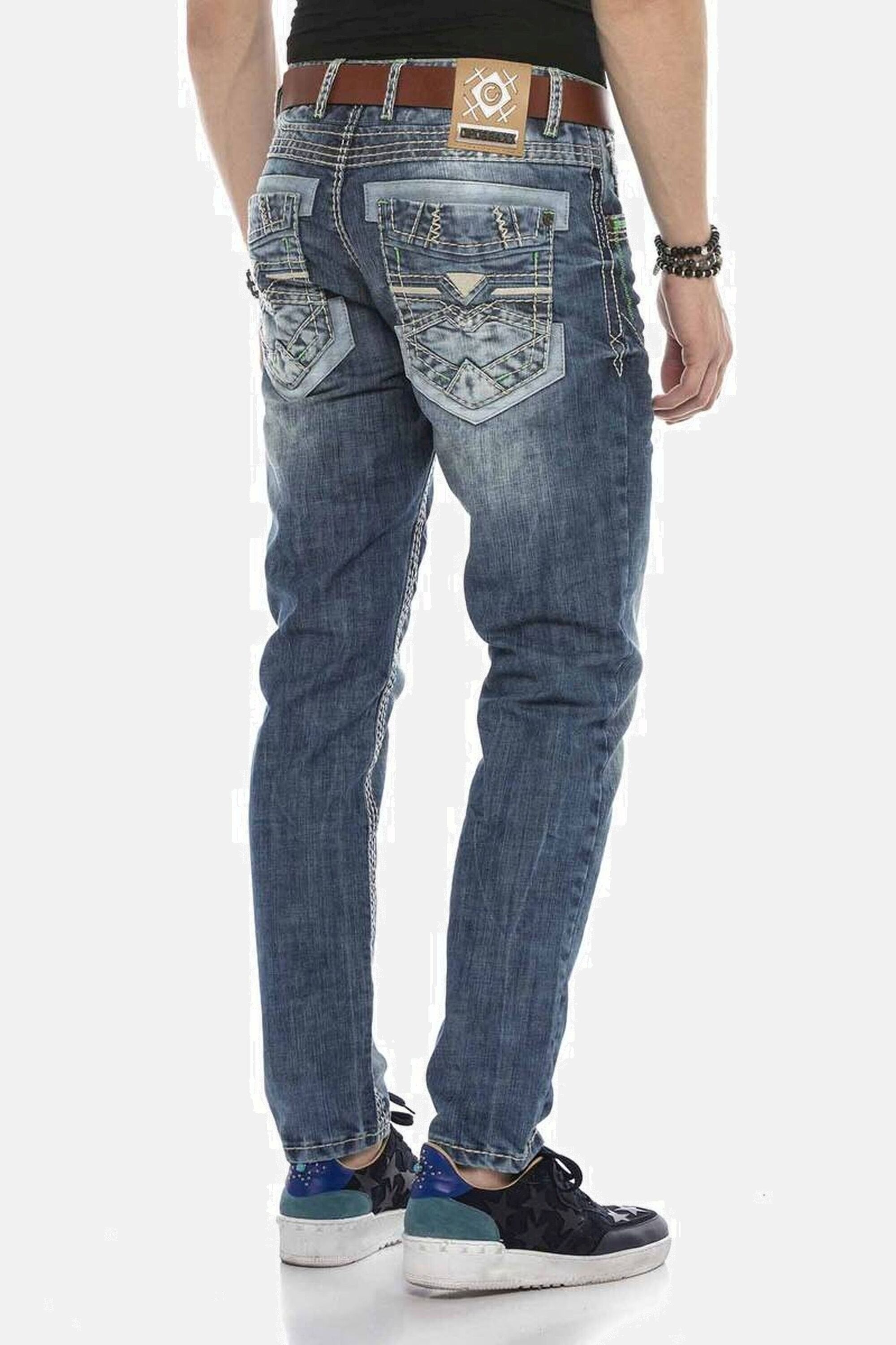Cipo & Baxx Straight-Jeans »DENIM«, bequeme Jeans mit auffälligen Ziernähten, CD597