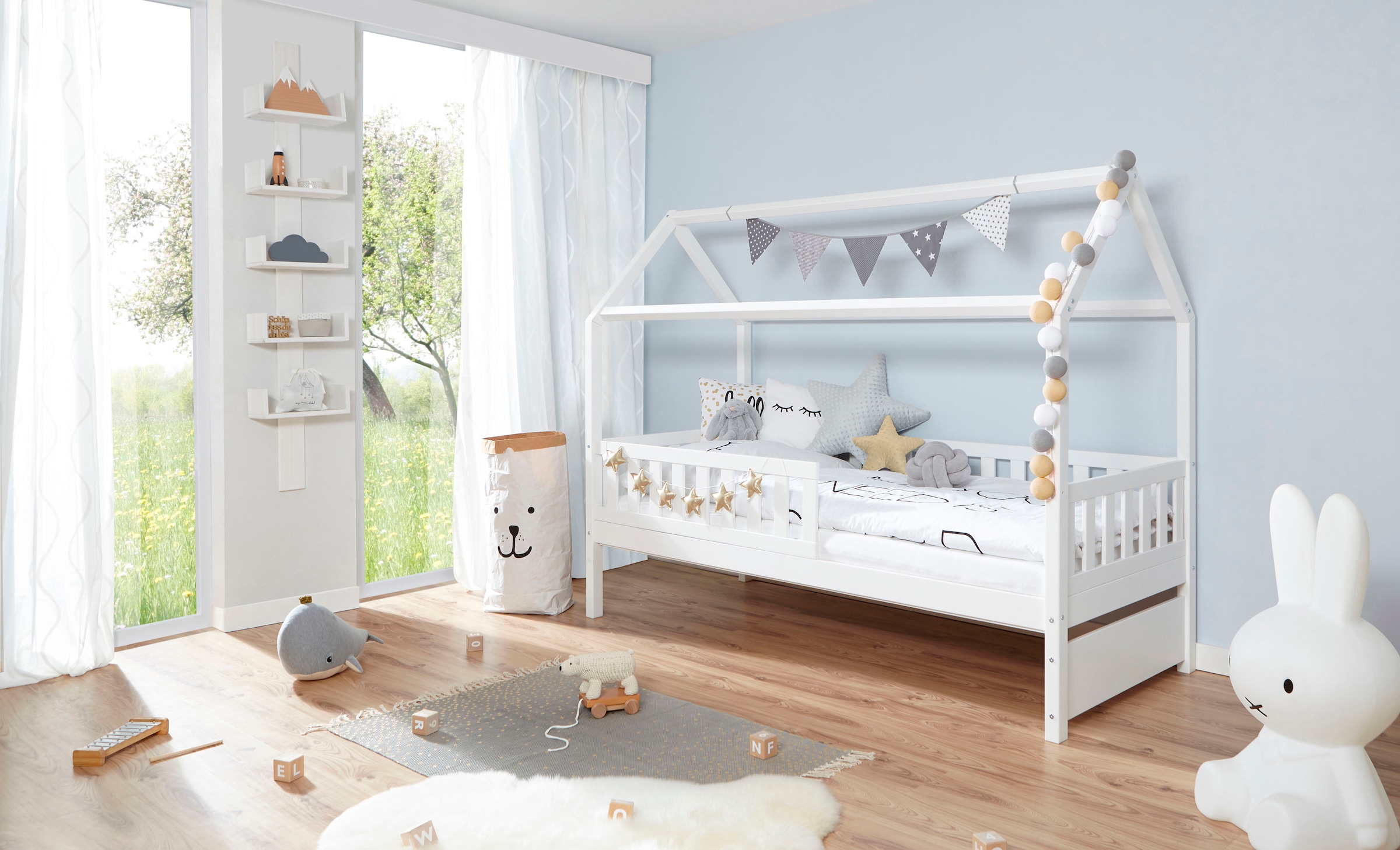 Ticaa Hausbett »Traumhaus«, Hausbett, aus Kiefer Massivholz, inkl. Rollrost