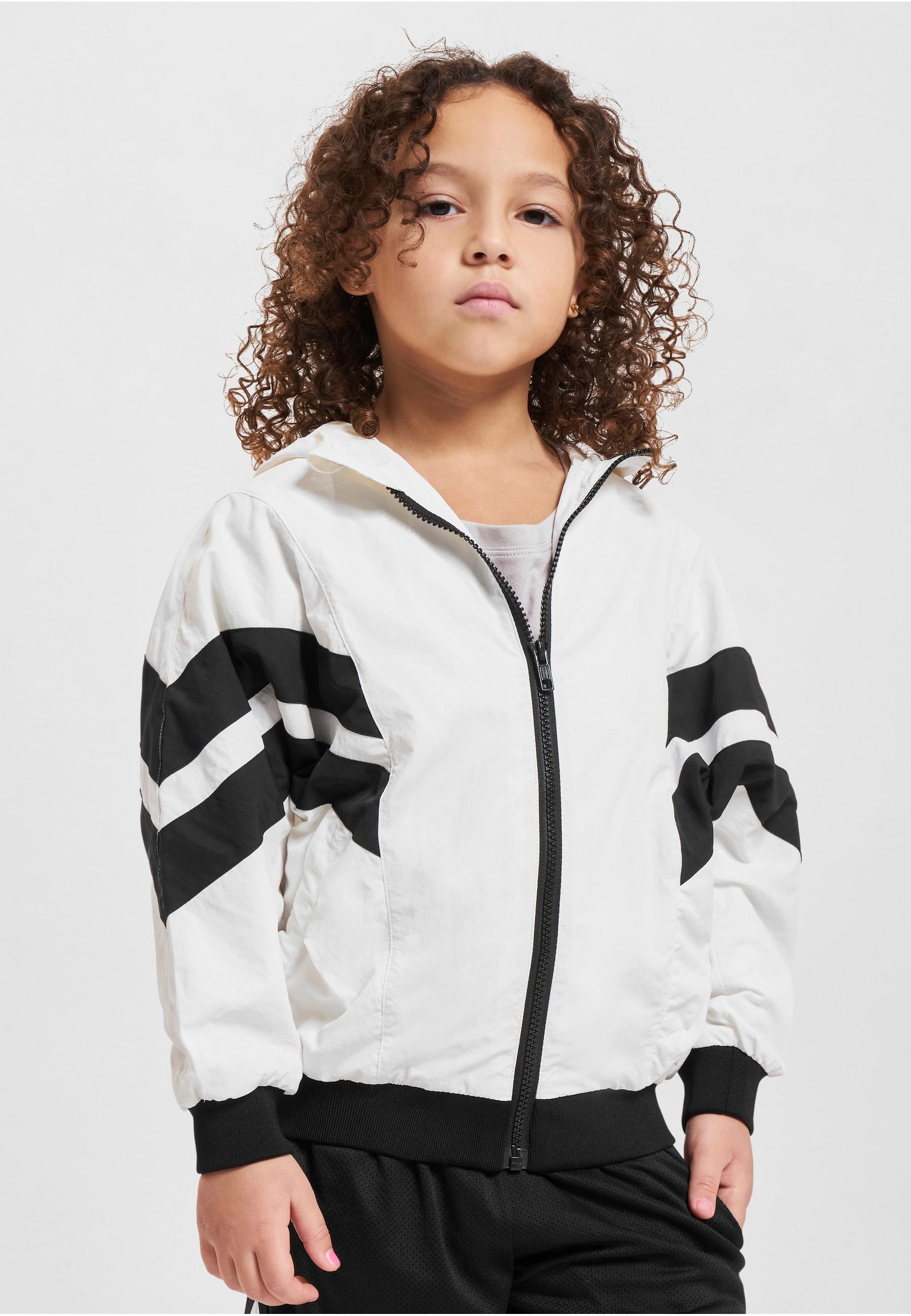 URBAN CLASSICS Allwetterjacke »Urban Classics Damen Girls Crinkle Batwing Jacket«, (1 St.), mit Kapuze