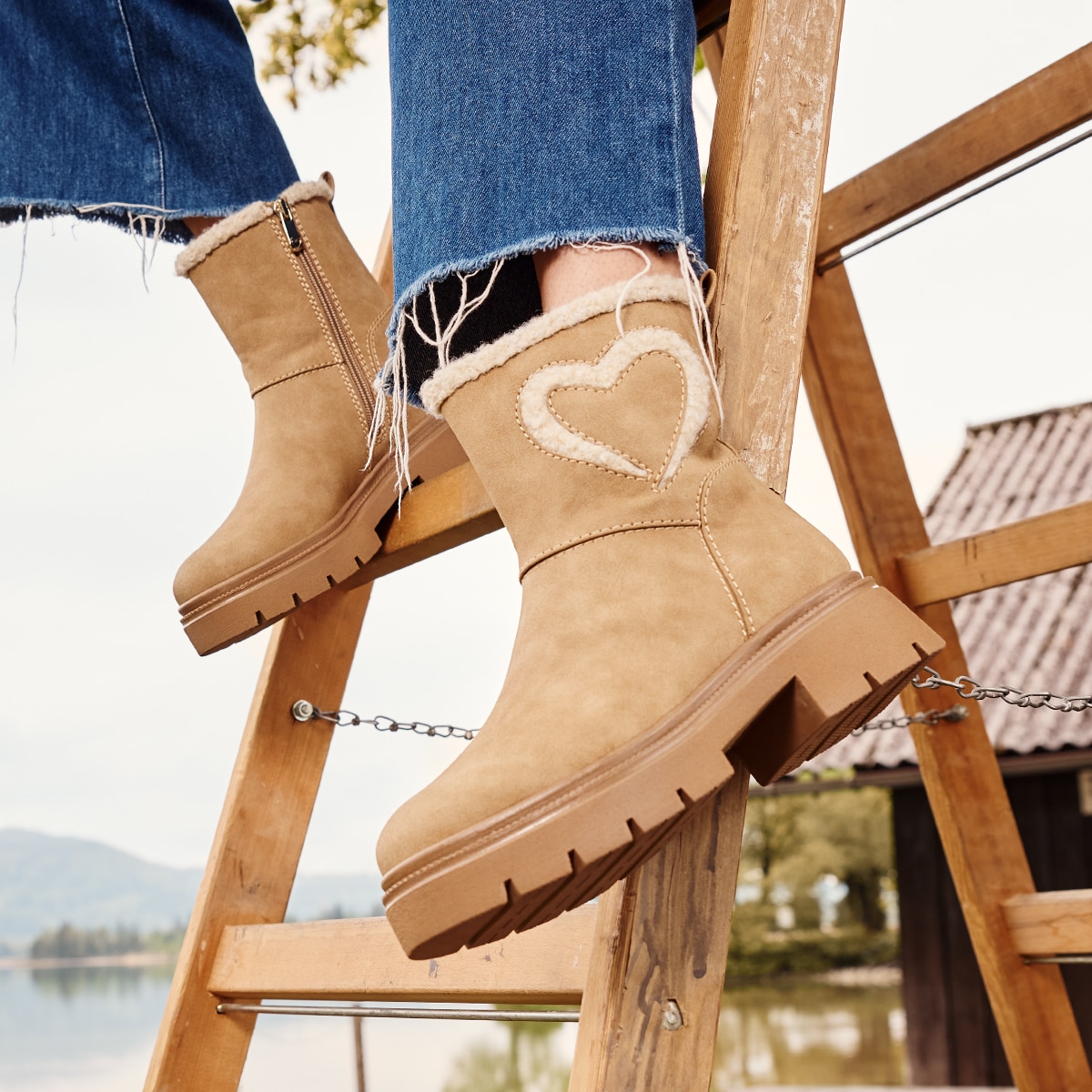 MARCO TOZZI Winterboots  , Blockabsatz, Stiefelette mit Teddy-Herzapplikation an der Seite