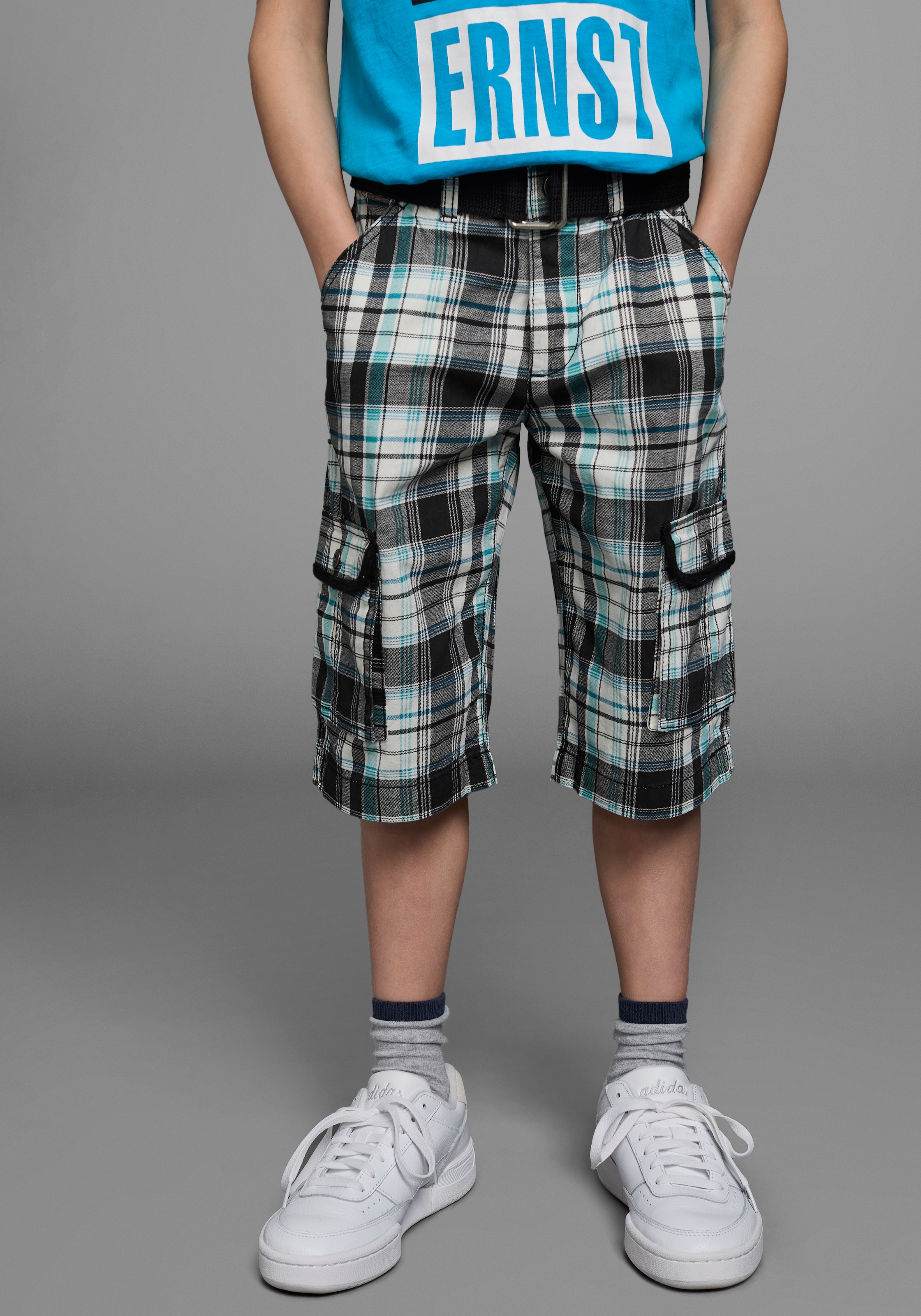 Shorts KIDSWORLD "2tlg. Bermudas mit Gürtel, Karierte Cargo-Bermudas", Jungen, Gr. 140, N-Gr, bunt (anthrazit, türkis, kariert), Twill, Obermaterial: 100% Baumwolle, kariert, Basic, Hosen Shorts, mit Textilgürtel