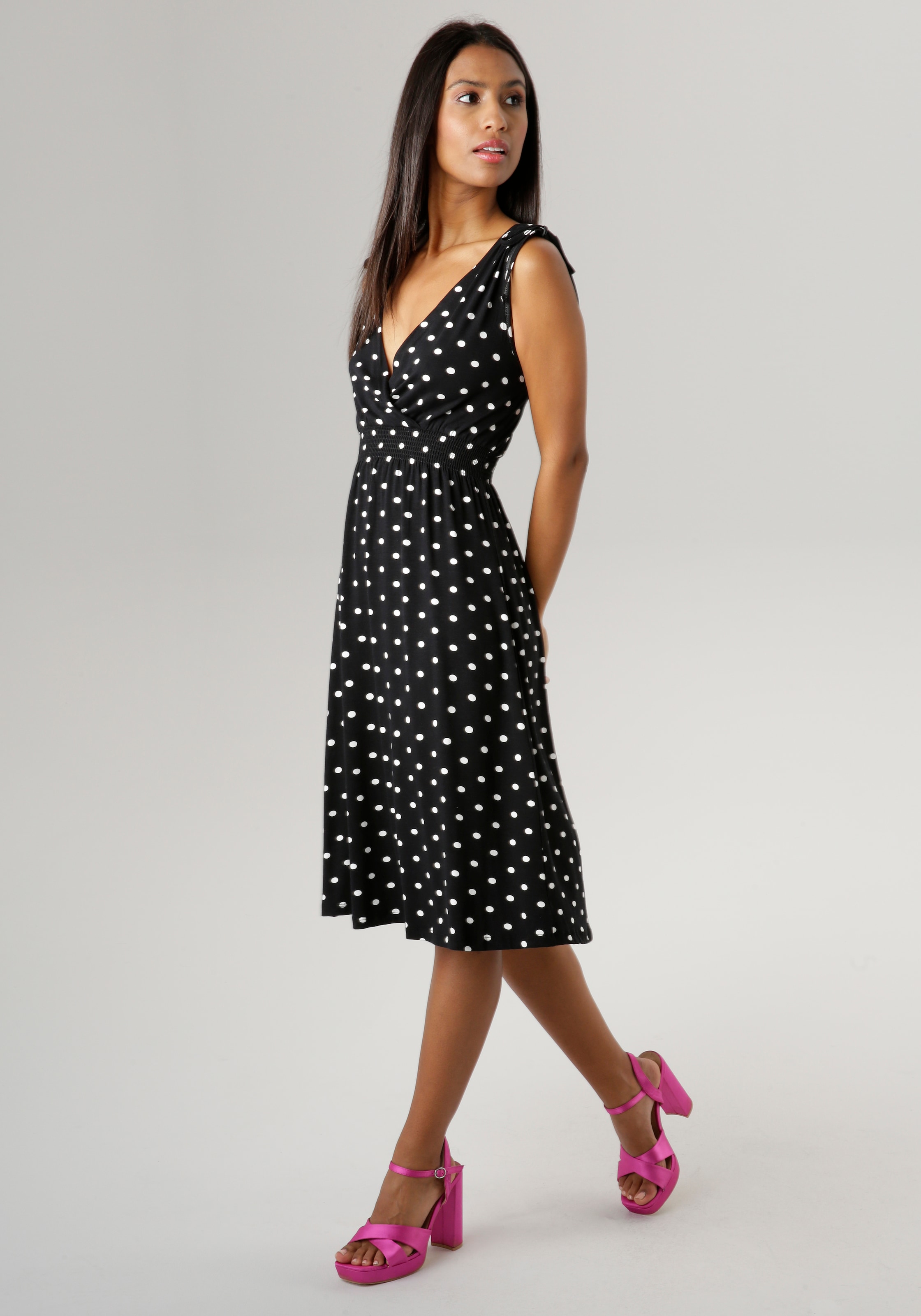 Raffung NEUE an Sommerkleid, | KOLLEKTION kaufen - SELECTED Schultern BAUR mit den Aniston variierbarer