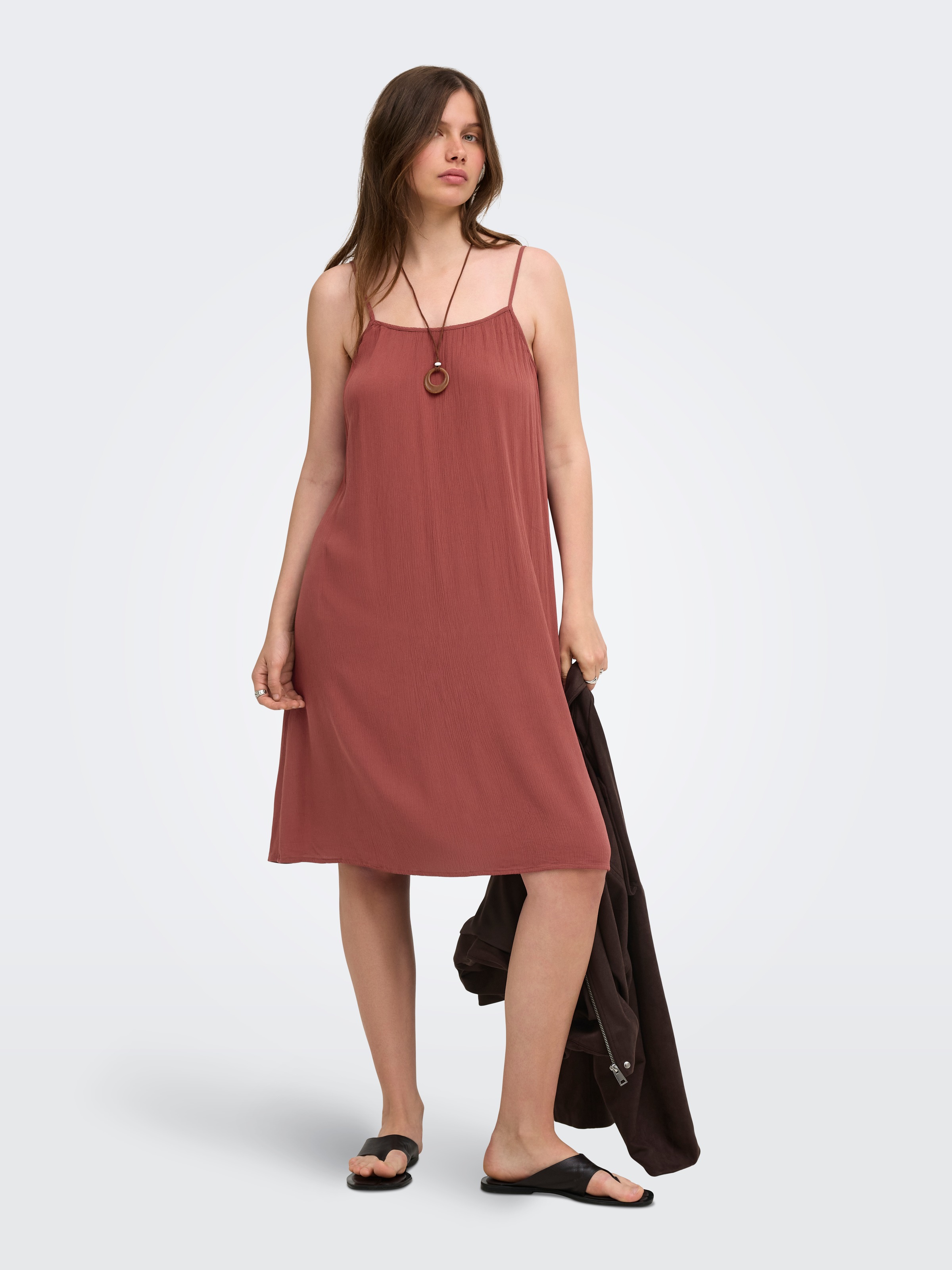 ONLY Trägerkleid »ONLMAI STRAP DRESS WVN CS« Viskose, regular fit