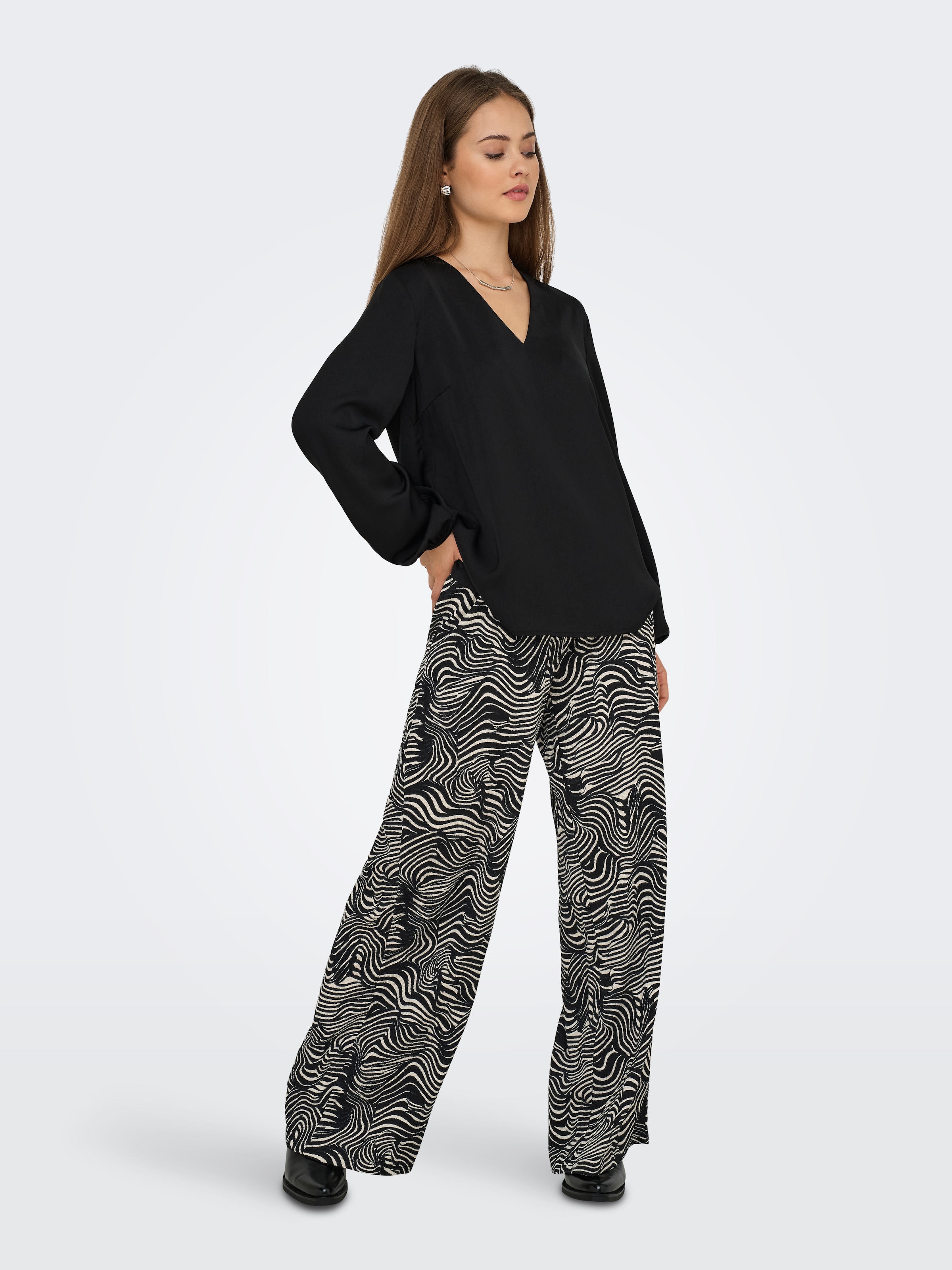 ONLY Langarmshirt »ONLLUCY LIFE LS V-NECK TOP WVN«