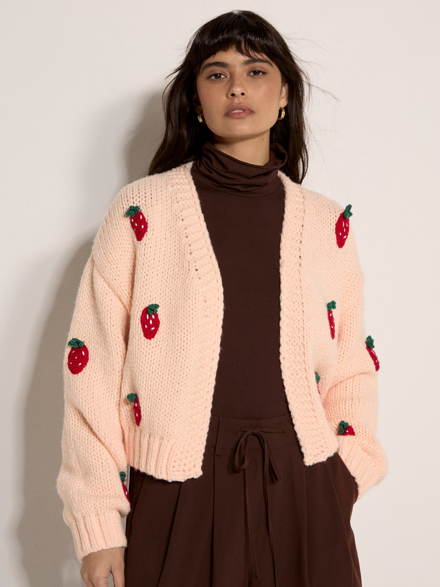 Apricot Cardigan "Grobe Strickjacke" mit Erdbeerstickerei
