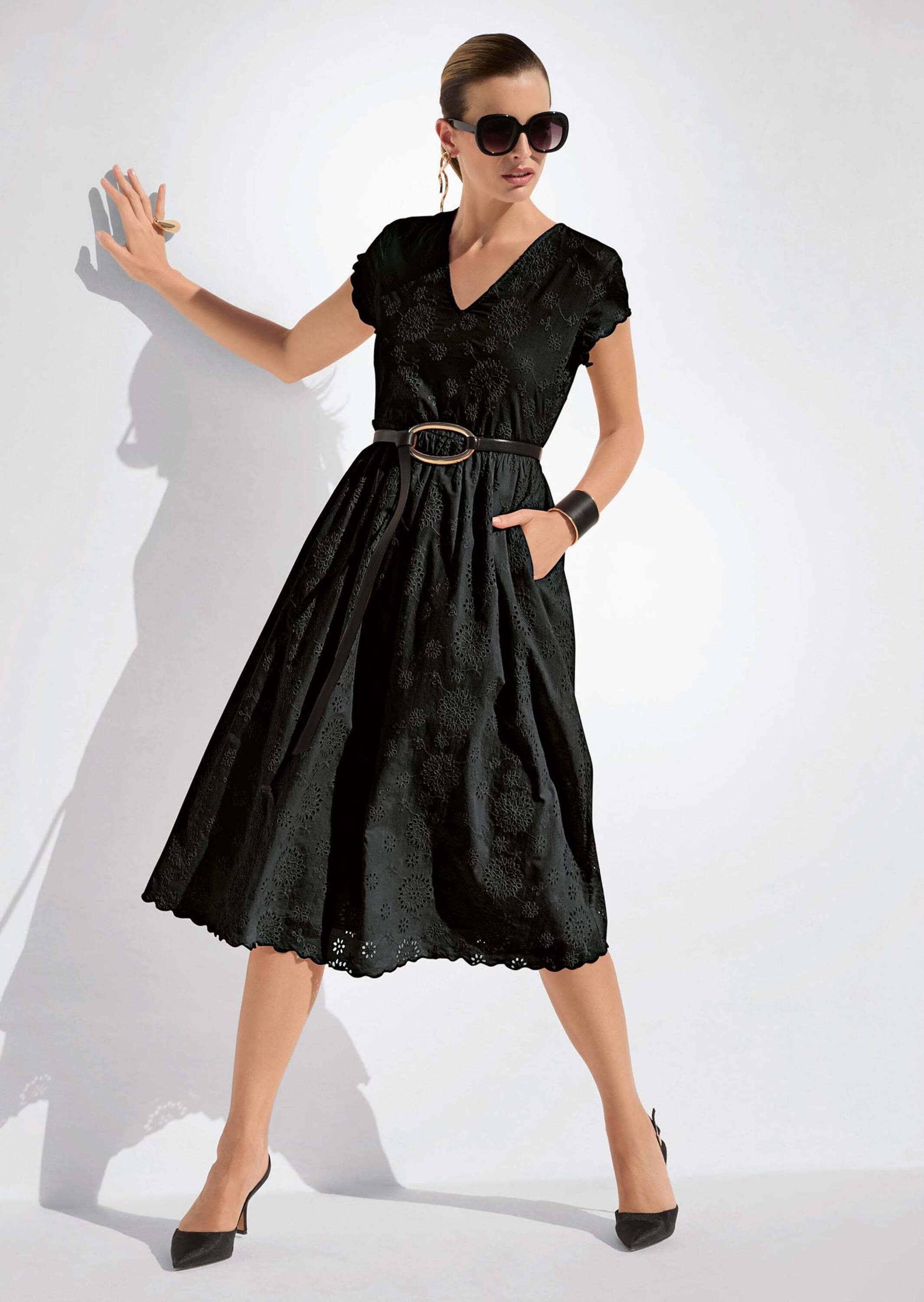 MADELEINE Midikleid »Spitzenkleid Spitzenkleid mit kurzen Ärmeln und weitem Rock«