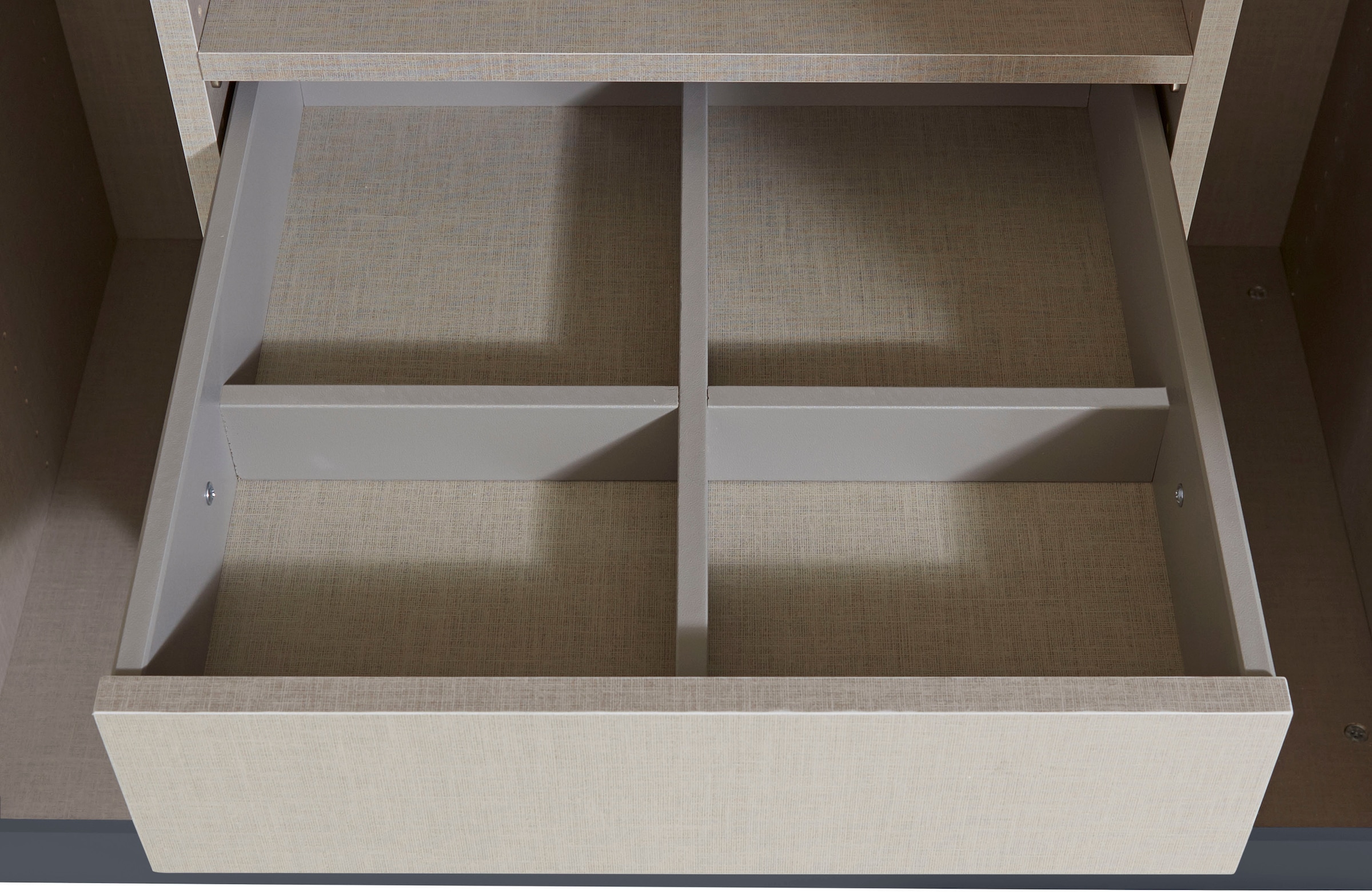 rauch Drehtürenschrank »Kleiderschrank Schrank Garderobe TOPSELLER OTELI inkl. Inneneinteilung«, (erhältlich in Breiten 91-360 cm, ab Breite 136cm inkl. Innenschubladen), mit zusätzlichen Einlegeböden, optional mit Spiegel MADE IN GERMANY