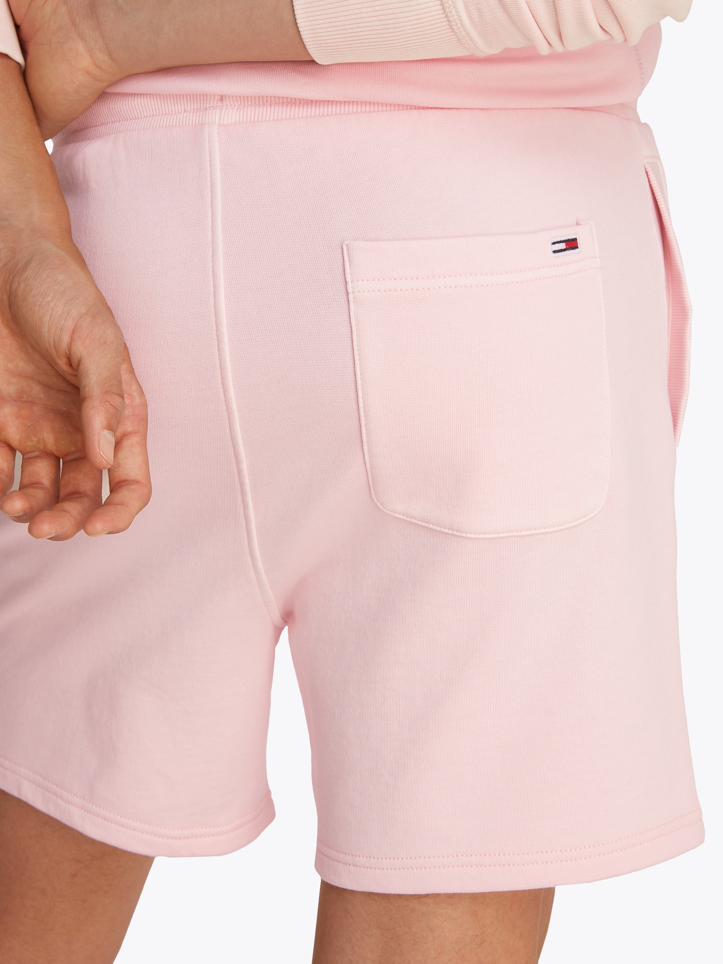 Tommy Jeans Sweatshorts »TJM REG VARSITY GRAPHICS SHORT«