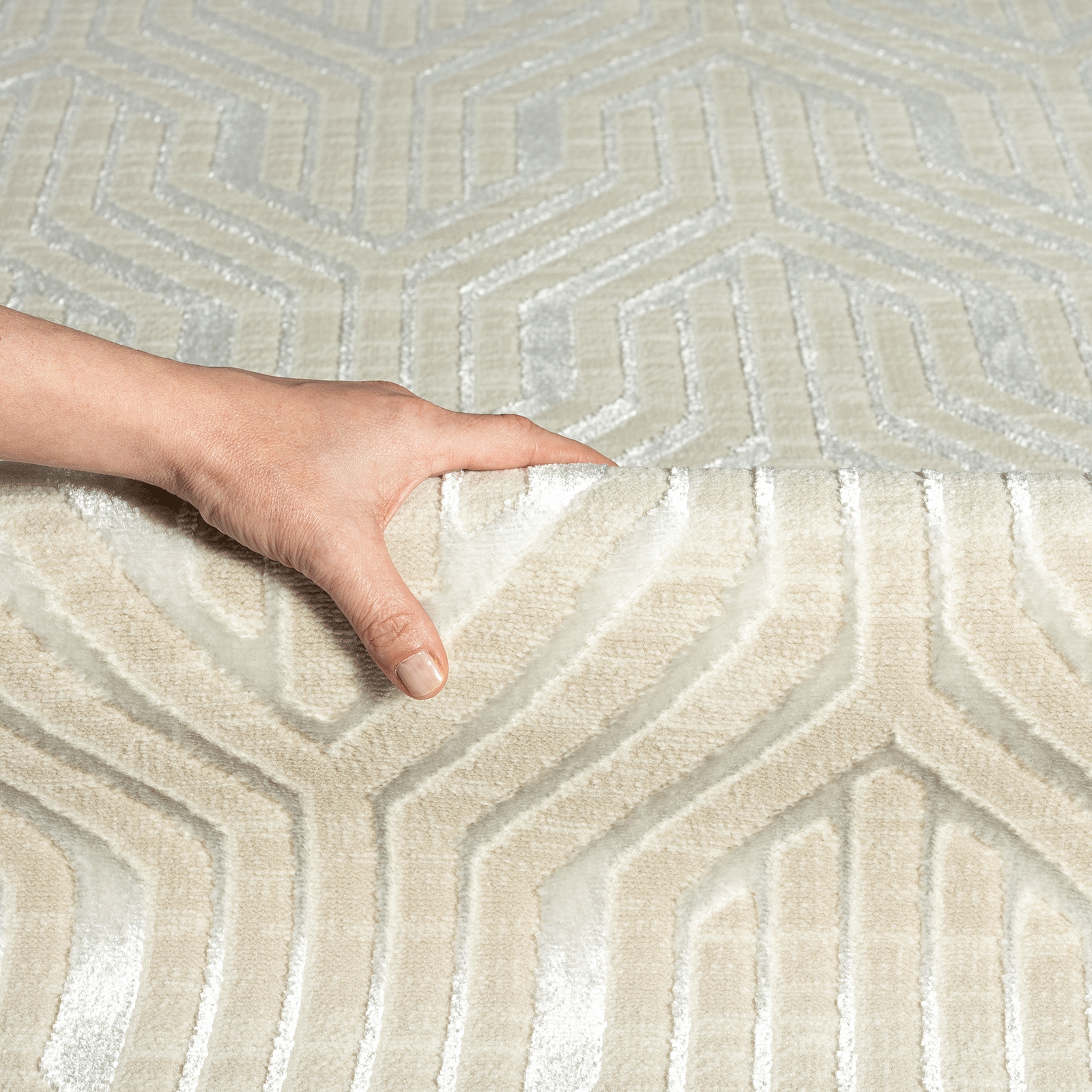 the carpet Teppich »Mila«, rechteckig, 8 mm Höhe, moderner Wohnzimmer Teppich elegant glänzender Flor