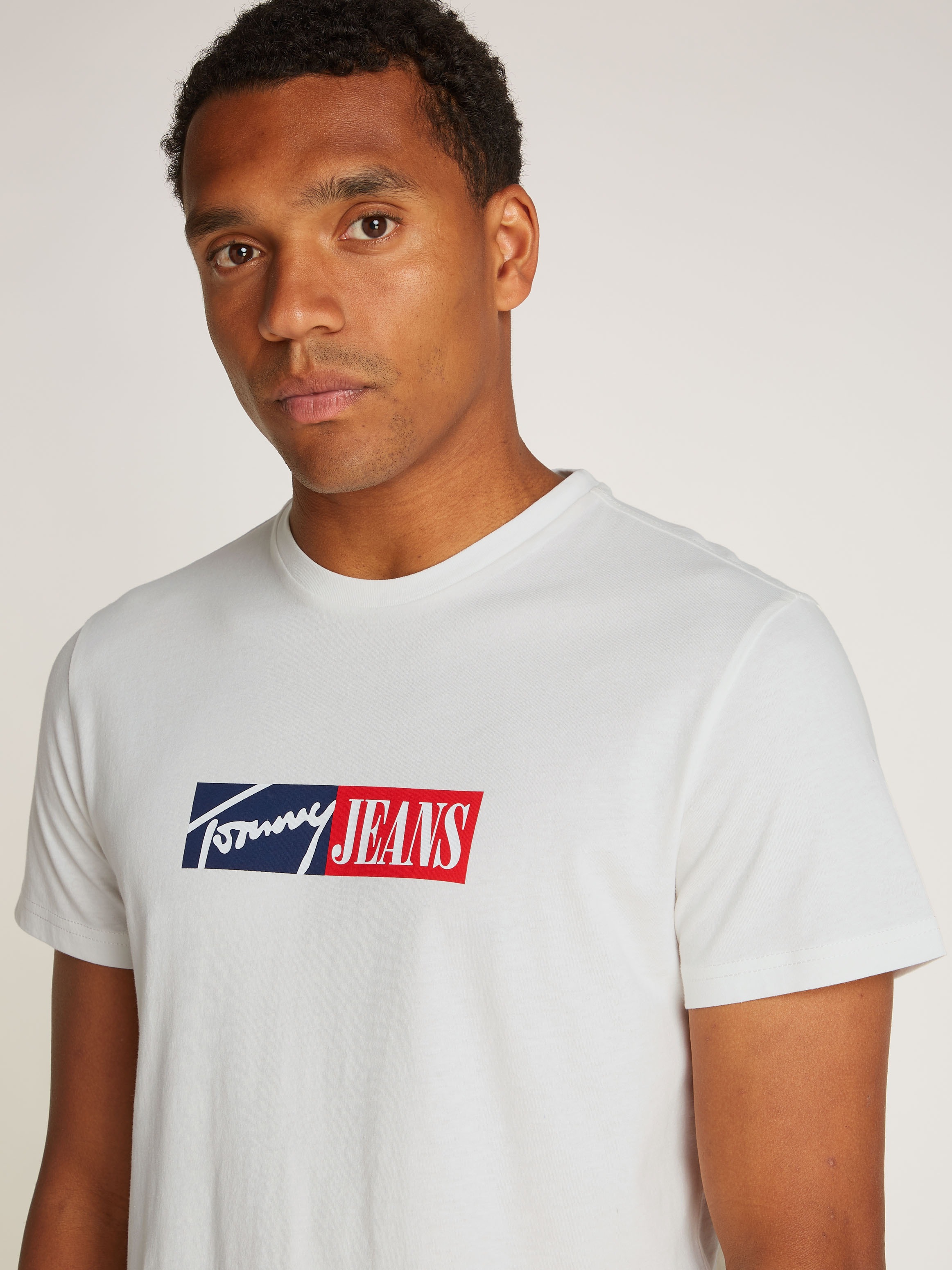 Thumbnail - Tommy Jeans Plus Rundhalsshirt "TJM SLIM ENTRY GRAPHIC TEE EXT" in Großen Größen