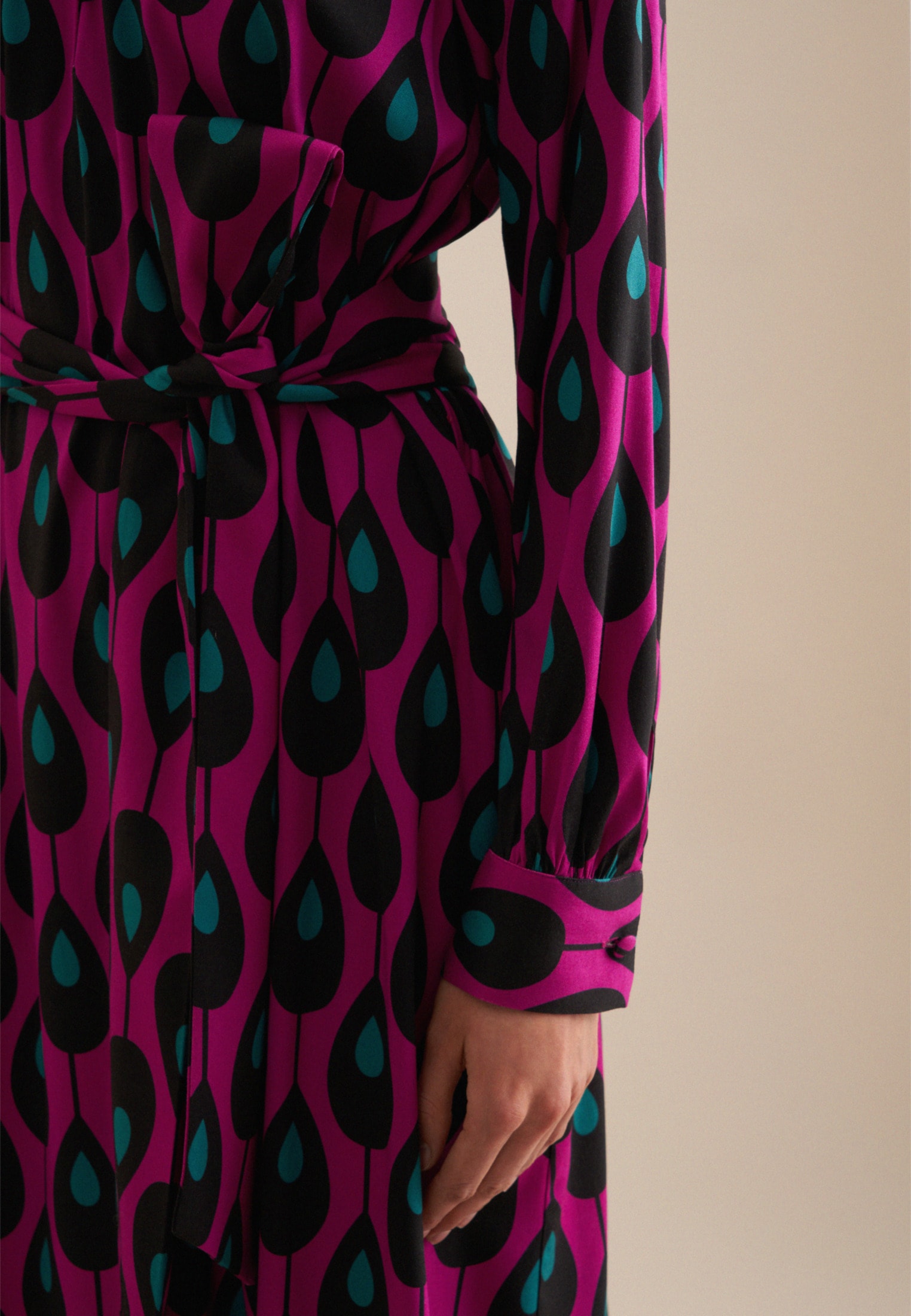 seidensticker Sommerkleid »Schwarze Rose«, Langarm Kragen Druck