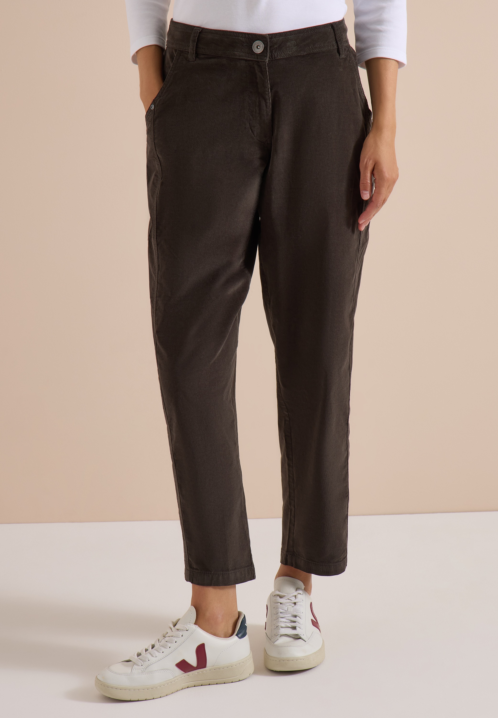 Cecil Cordhose in Cord-Optik