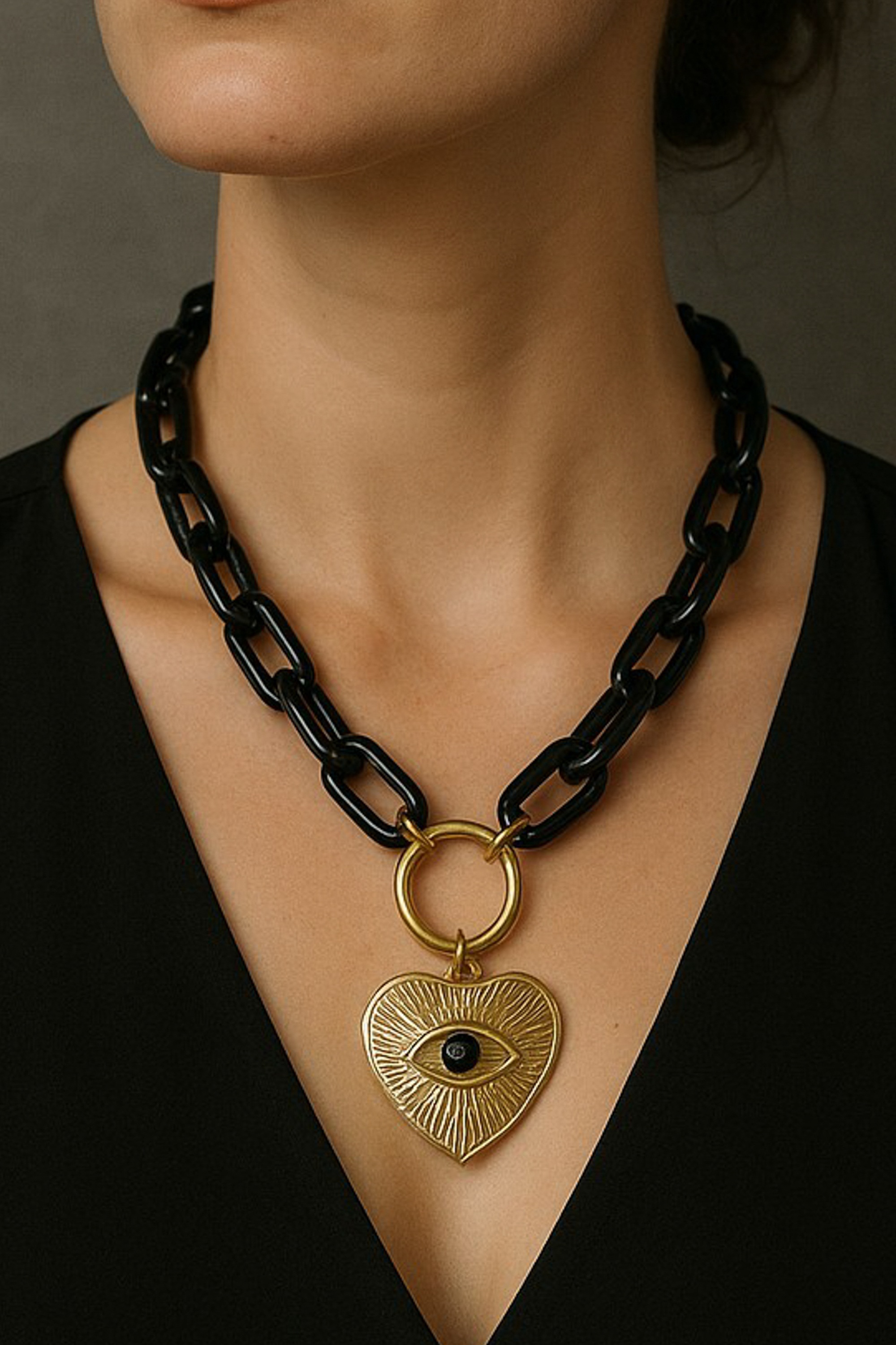 Kette mit Anhänger "Golden Eye", Damen, Gr. onesize, Metall, schwarz, COLLEZIONE ALESSANDRO, Basic, Halsketten, Kurze Gliederkette mit Herzanhänger 2