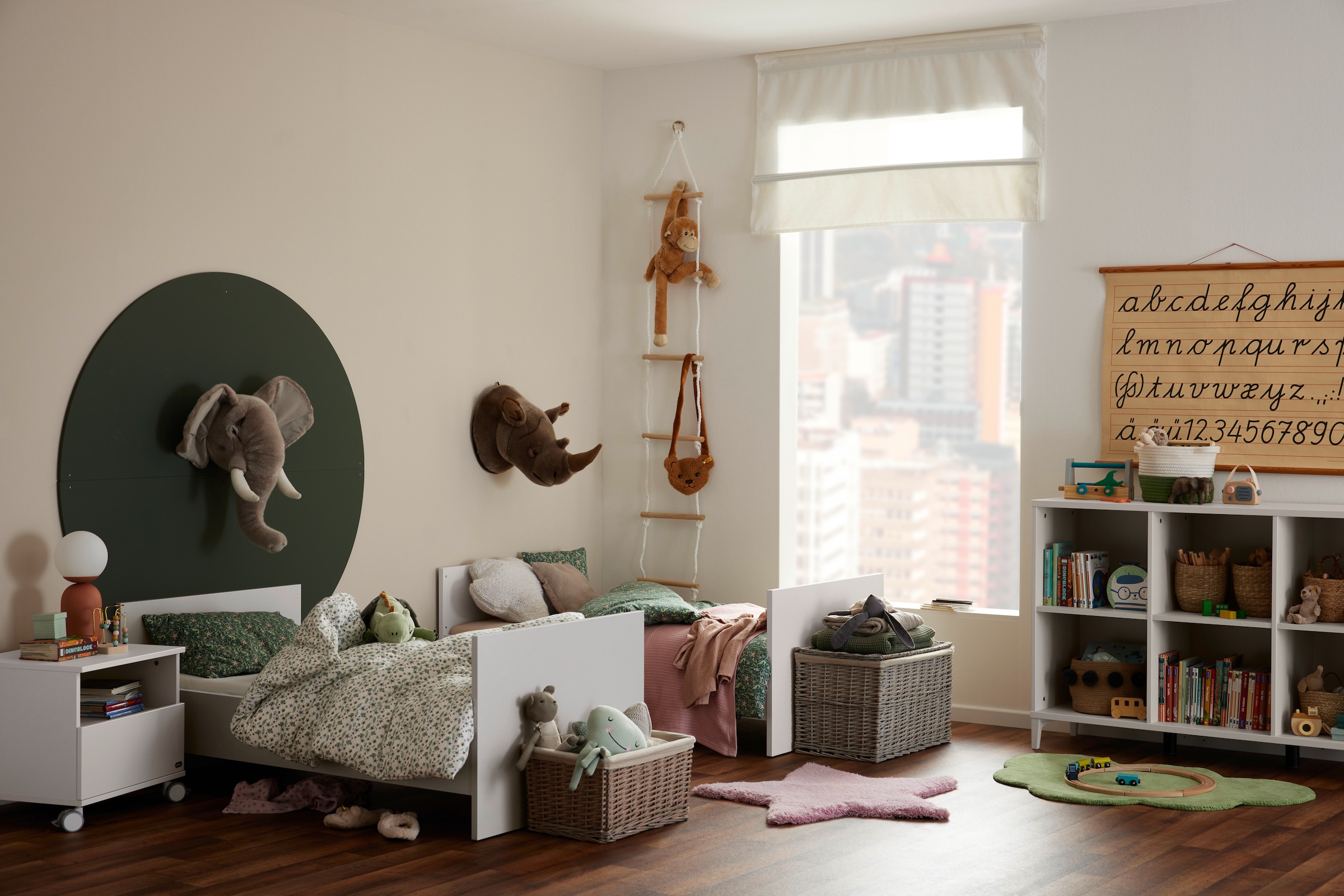 YUNY by PAIDI Nachtkommode »SISTER LOU, yuny by PAIDI«, 2 feststellbare Rollen