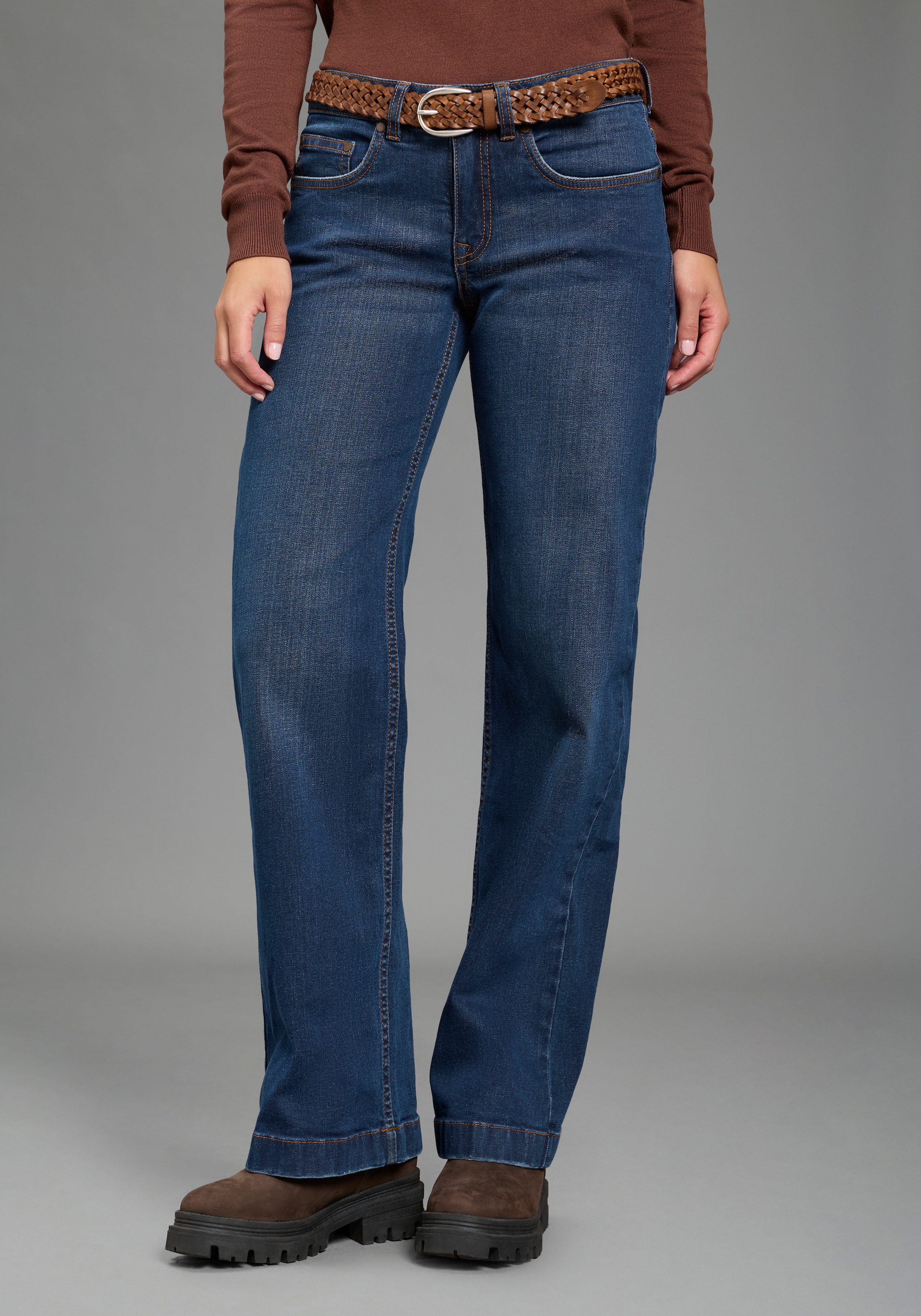 Arizona Weite Jeans »mit modischem Beinverlauf« mit geradem Beinverlauf, knöchellange Schnittform, normale Leibhöhe