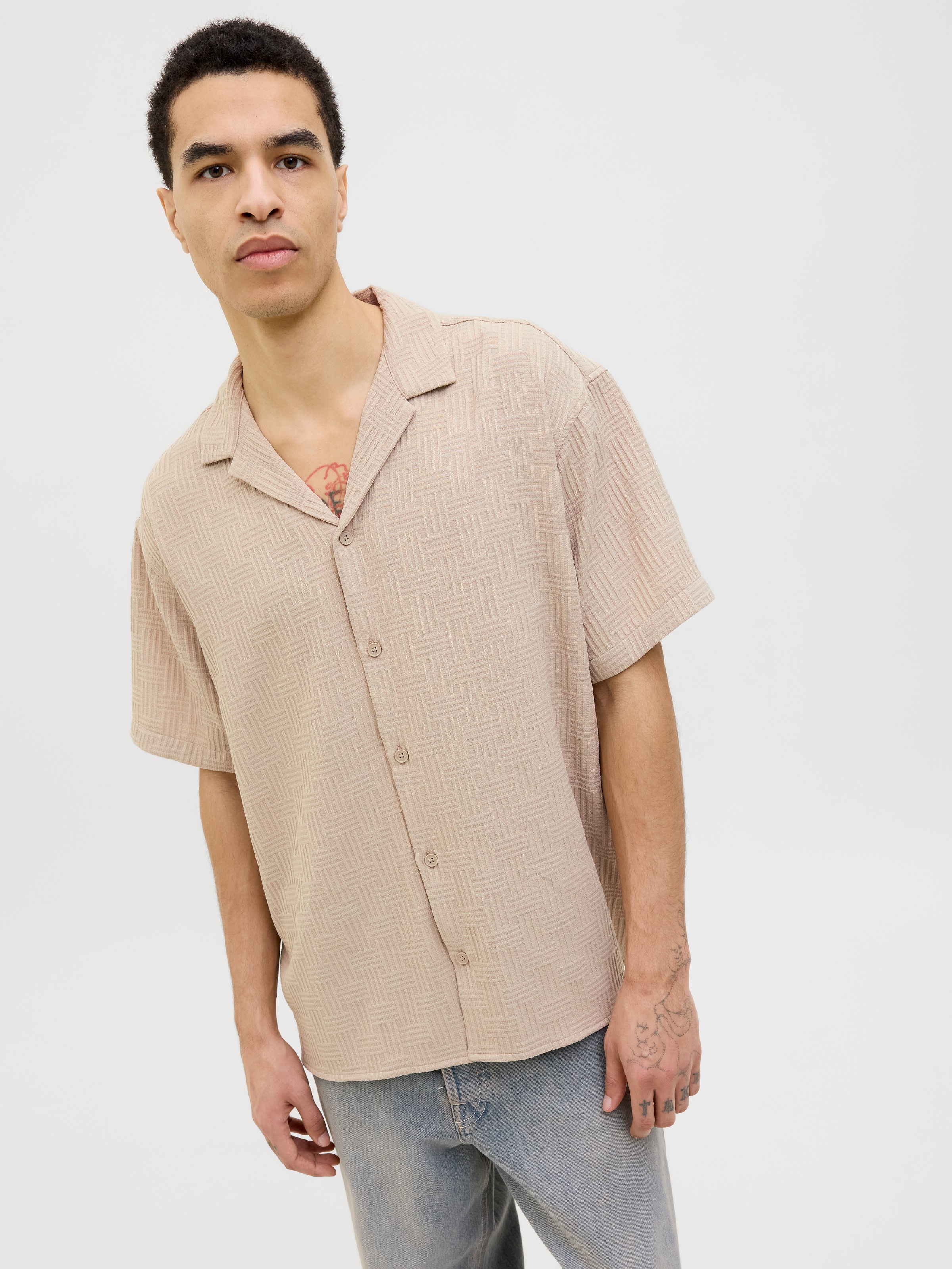 Jack & Jones Kurzarmhemd »JJEMATTEO RESORT SHIRT SS SN«, mit Resort Kragen