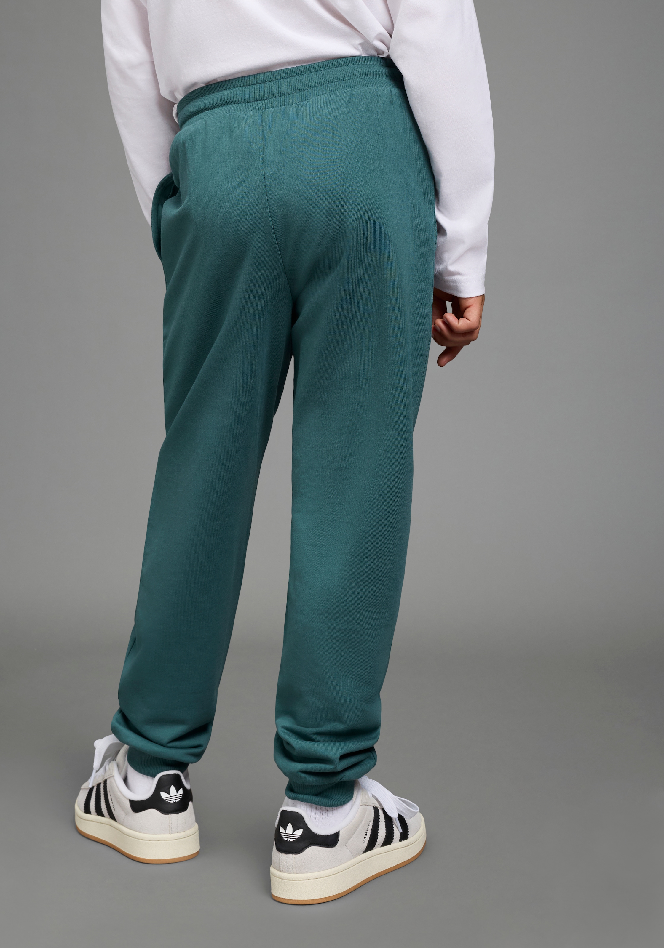 KIDSWORLD Sweathose »2er Pack Jogginghosen«  2 Jogginghosen in einer Packung, lockere Passform