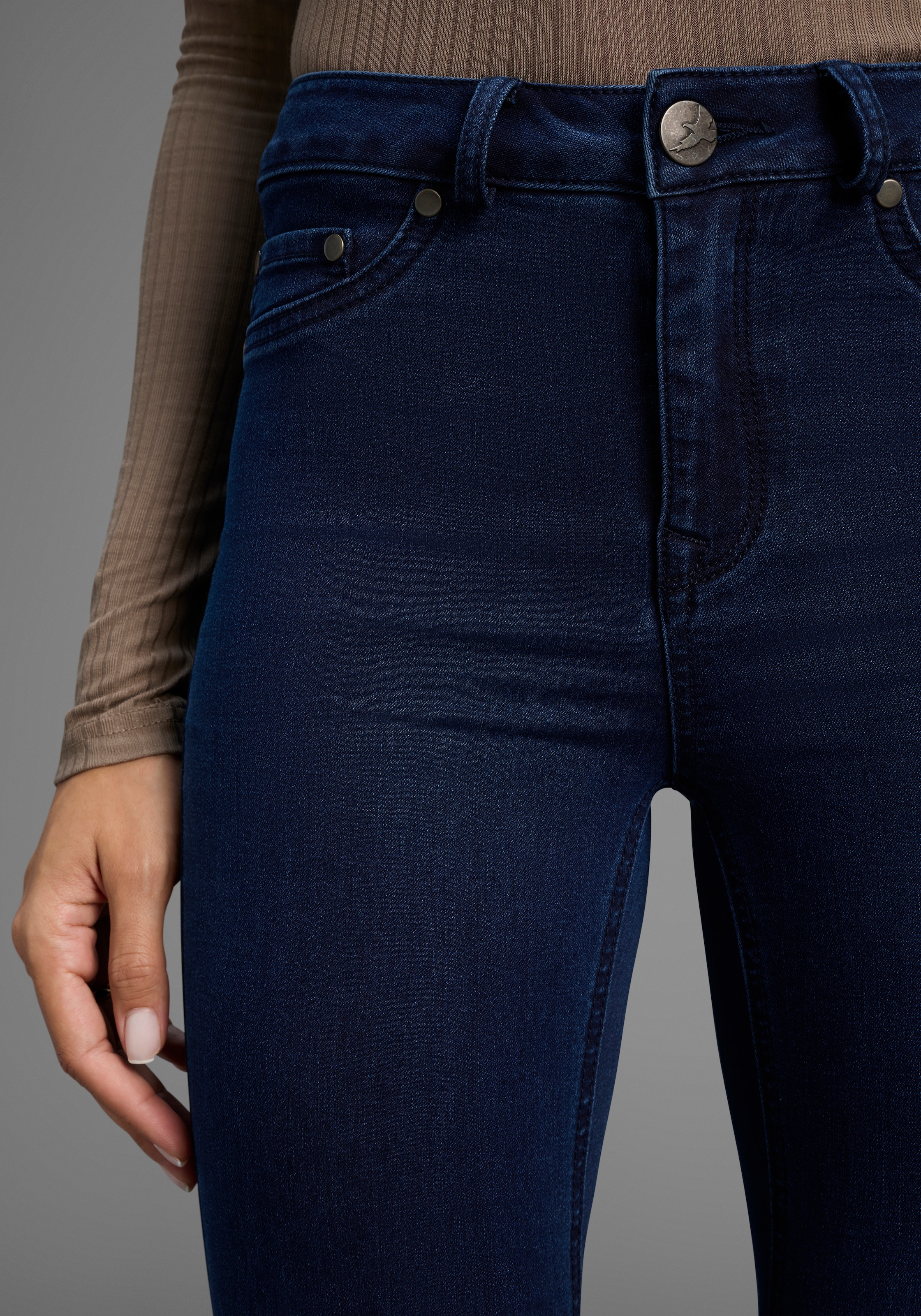 Arizona Bootcut-Jeans »Ultra Stretch«, ausgestellte Beinform, Used-Waschung, hohe Leibhöhe