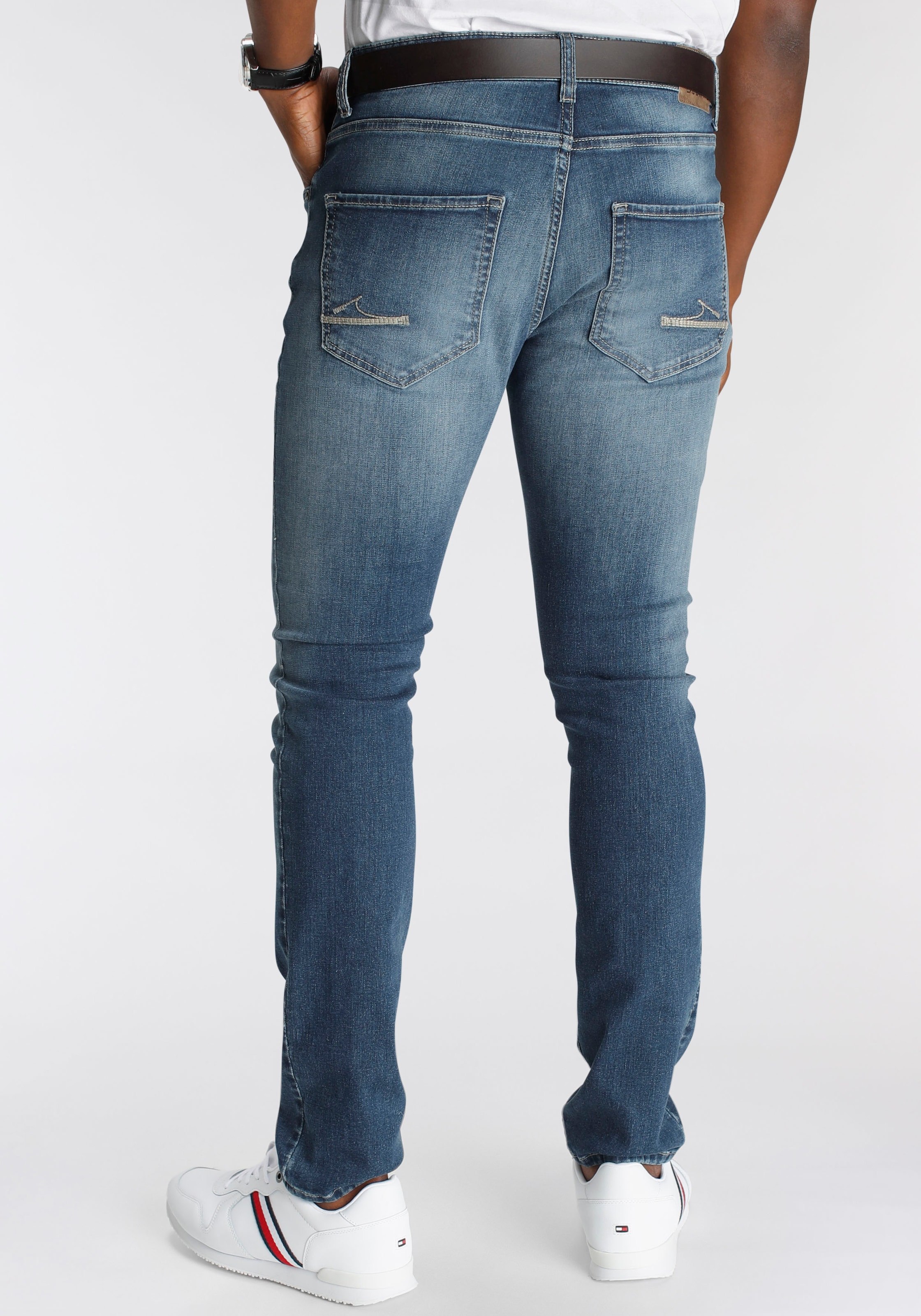 DELMAO Stretch-Jeans »"Reed"«, gerader Beinschnitt, Used-Look-Waschung, niedrige Leibhöhe