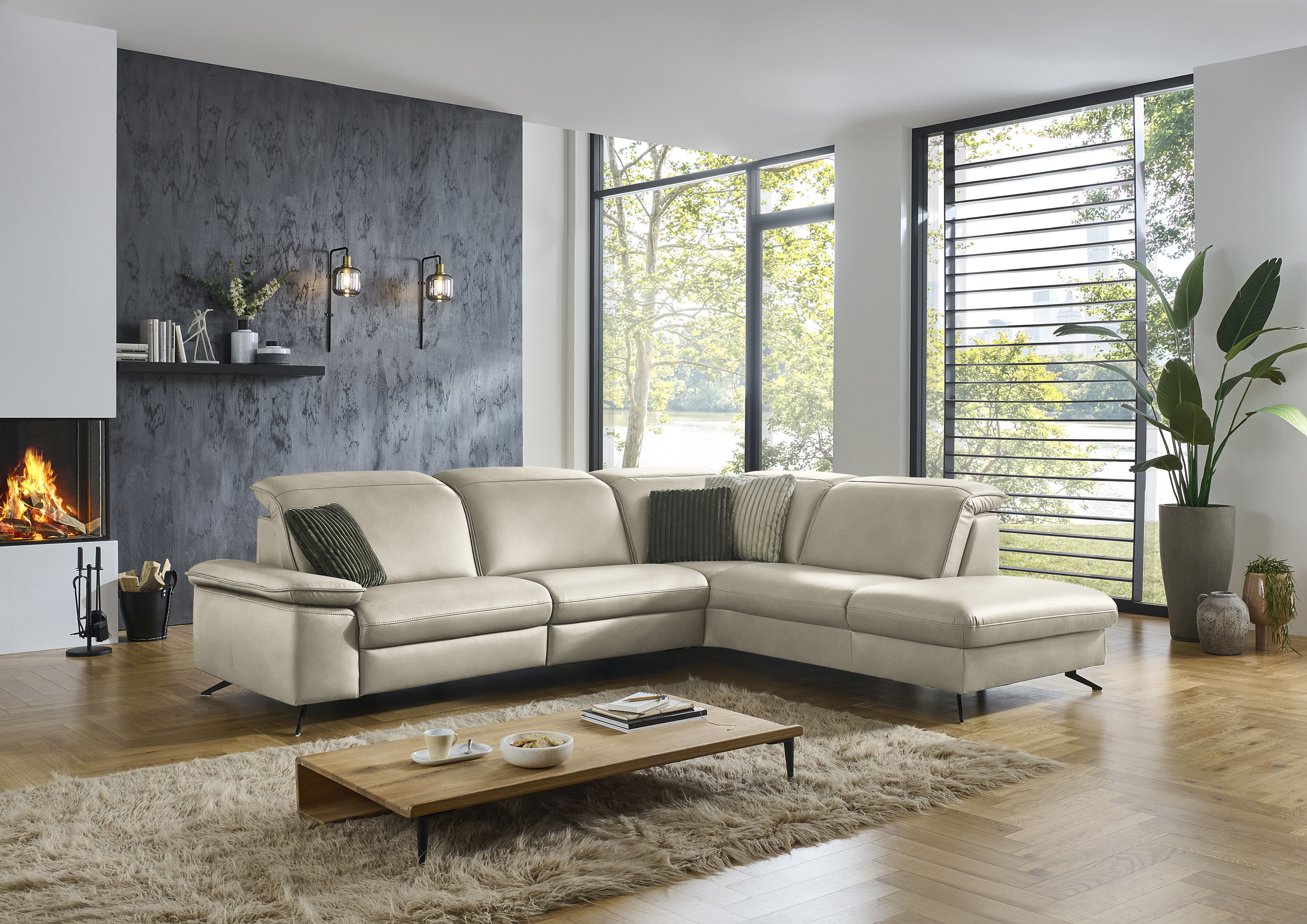 Die PlanBar Ecksofa "PN-EM20091, L-Form, Breite 297 cm" inkl. Kopfteilverstellung, optional elektr. Relaxfunktion u. Stauraum