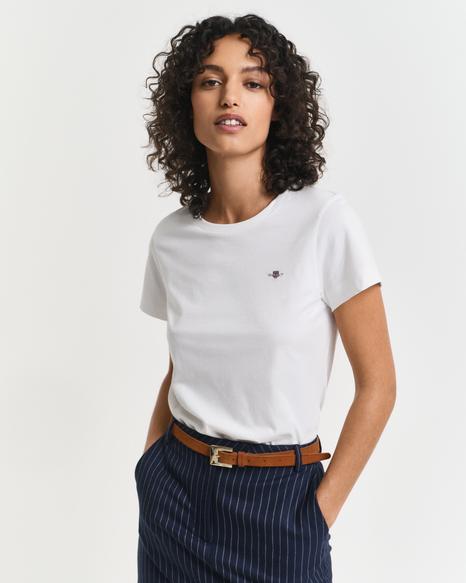 Gant T-Shirt "REG SHIELD KA T-SHIRT", mit einer kleinen aufgestickten Wappe günstig online kaufen
