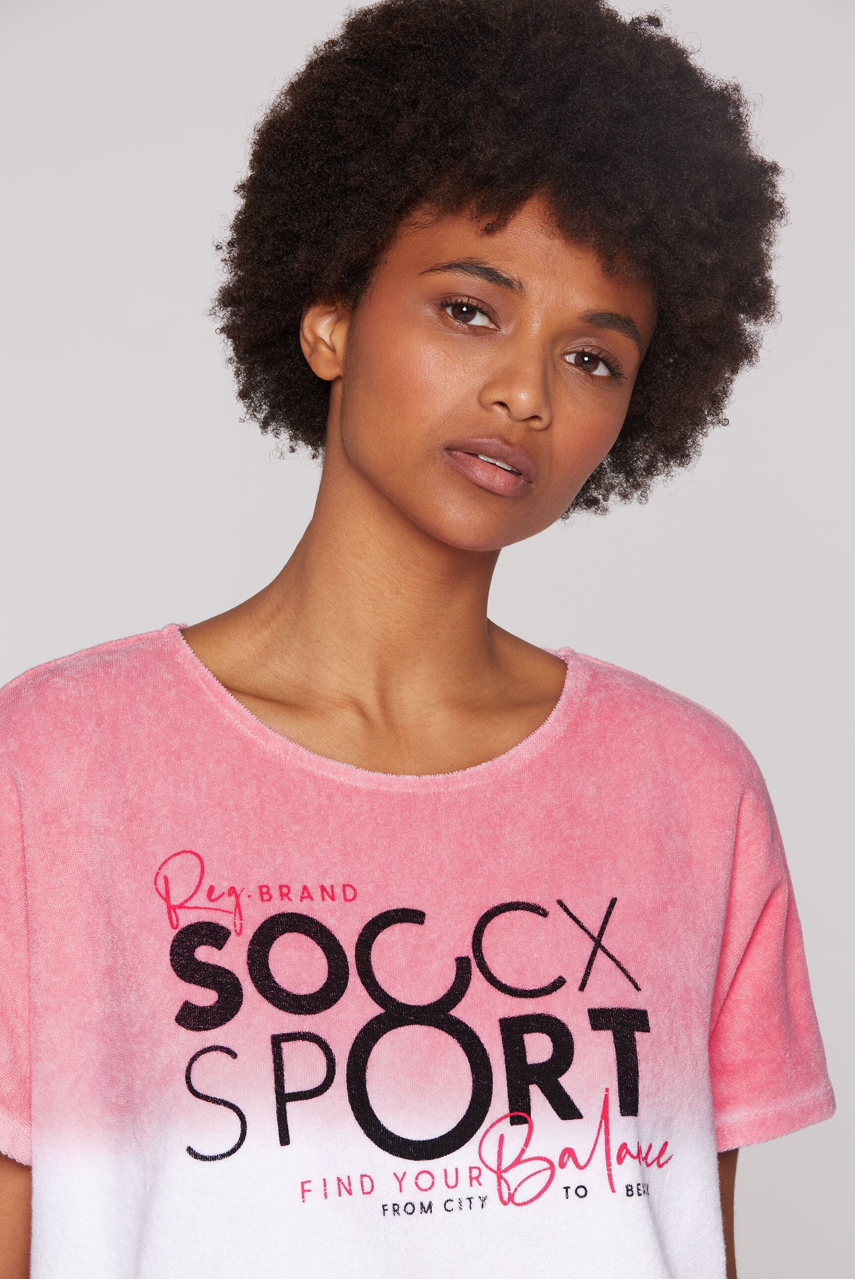 SOCCX Rundhalsshirt, mit überschnittenen Schultern