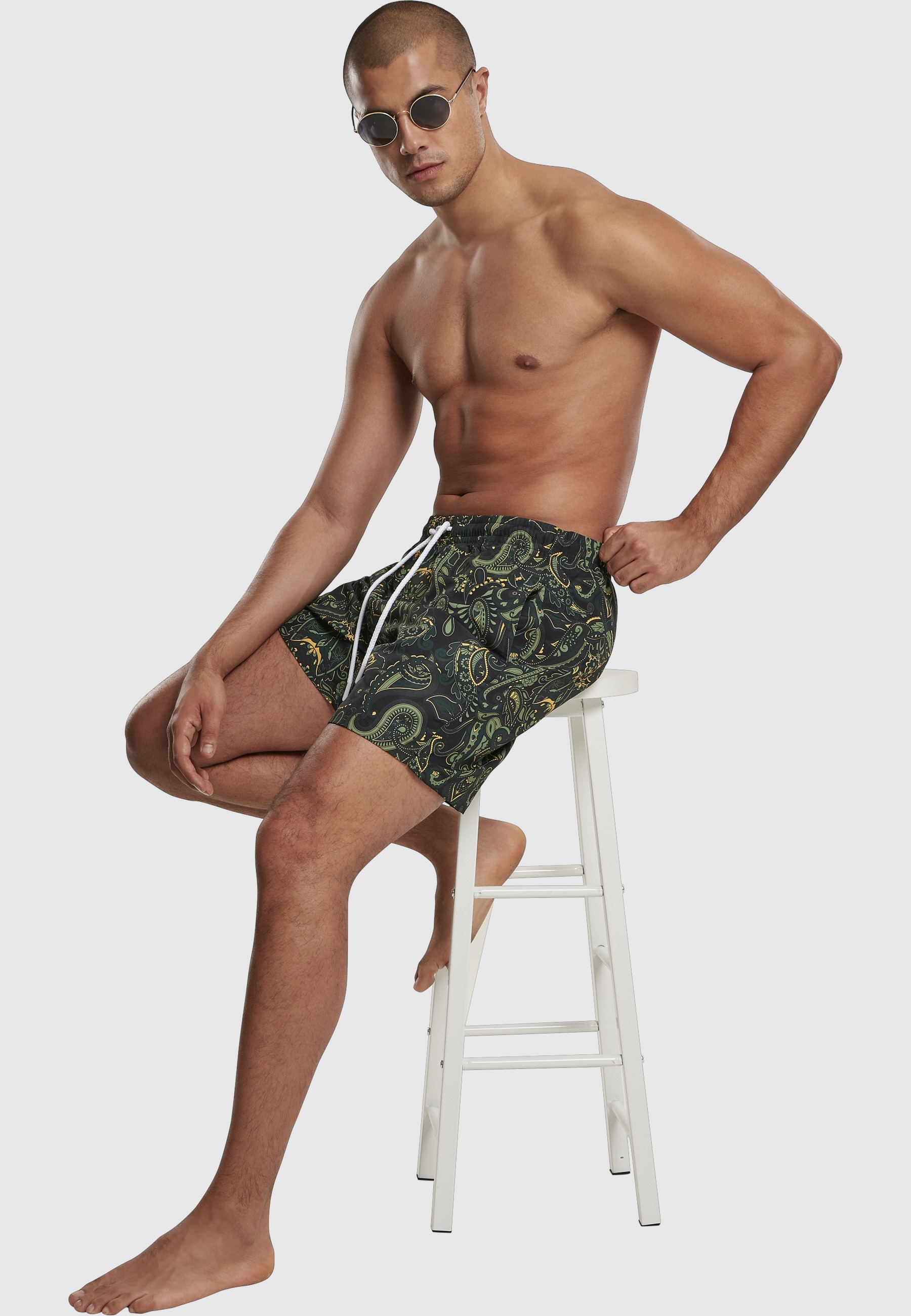 URBAN CLASSICS Badeshorts »Urban Classics Herren Paisley Swim Shorts«