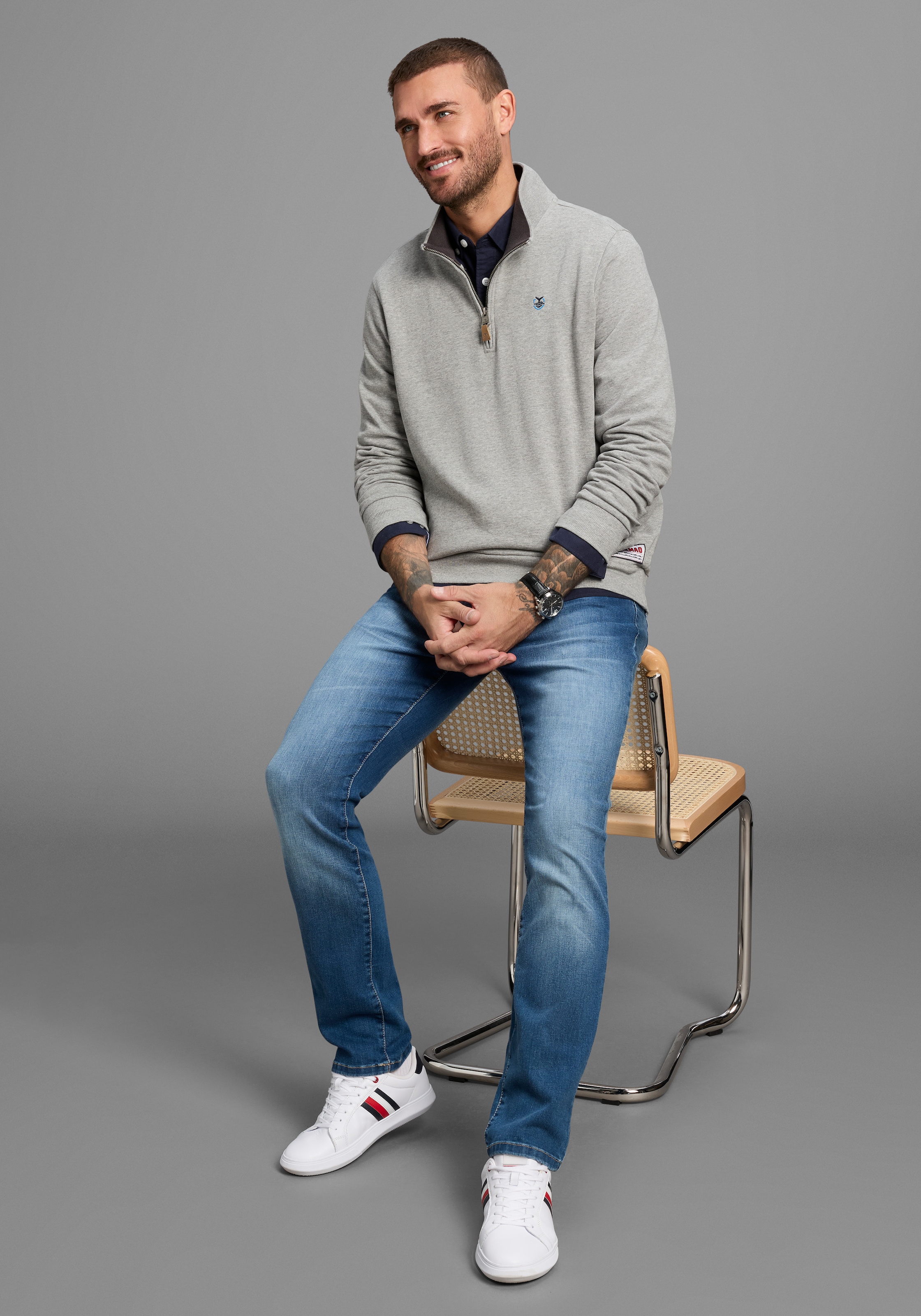 DELMAO Sweatshirt, mit Henley Kragen und Seitentaschen - NEUE KOLLEKTION