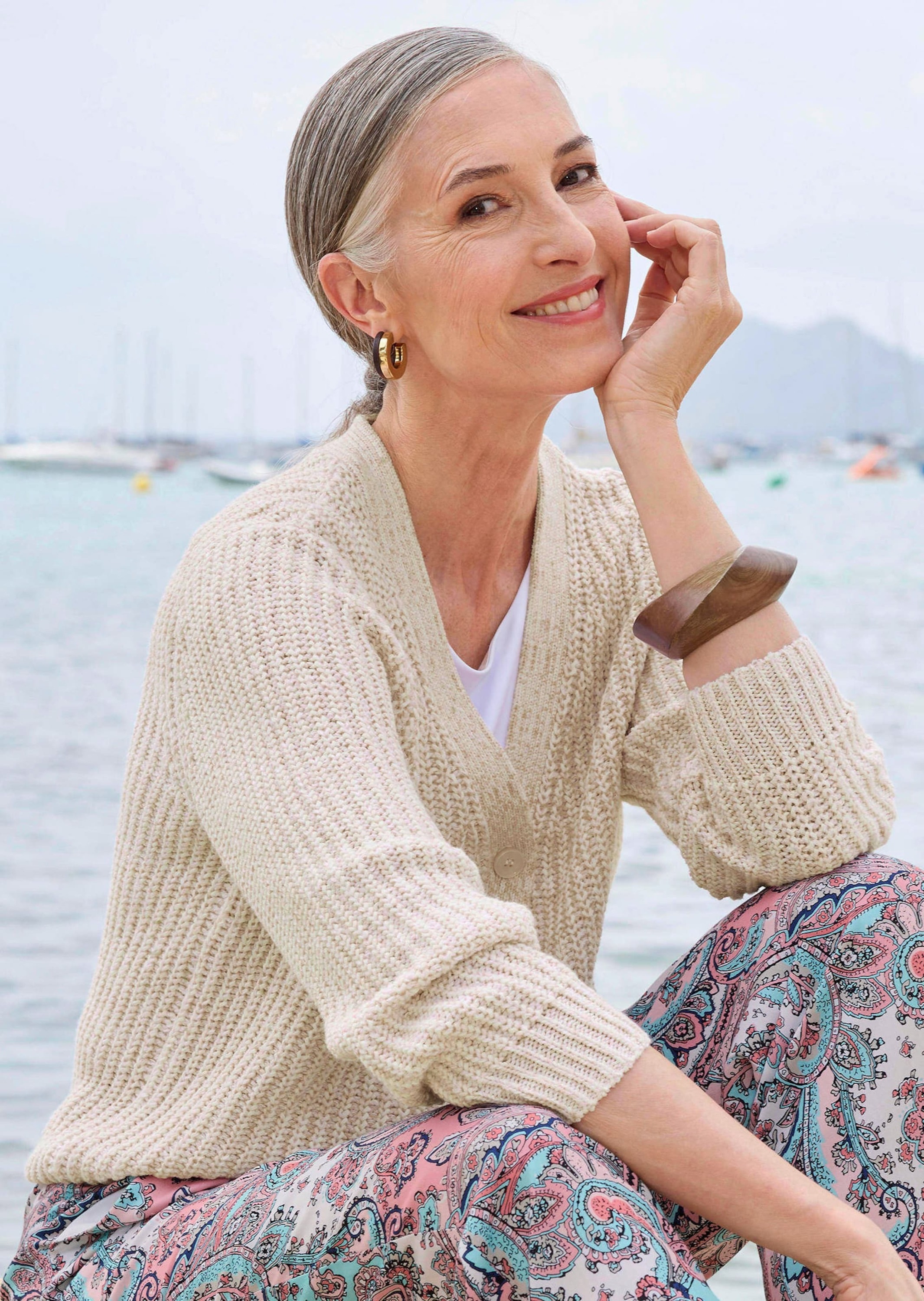 Thumbnail - GOLDNER Strickjacke "Kurzgröße Langarm Strickjacke mit V-Ausschnitt" Knopfleiste