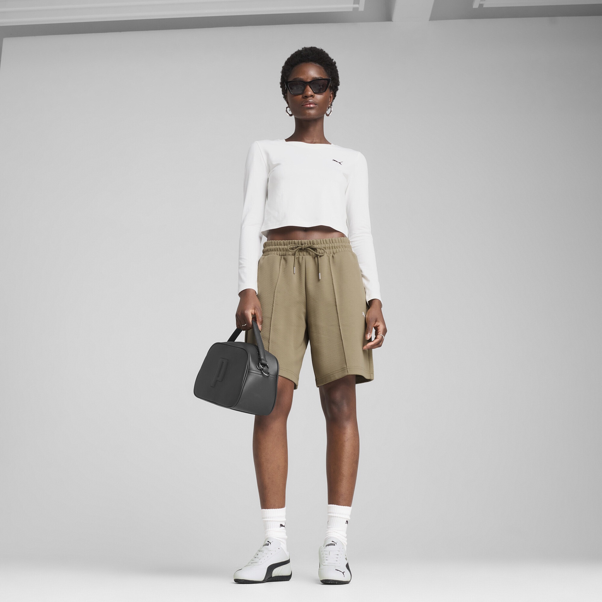 PUMA Sporthose »WARDROBE ESS Lange Relaxed Fit 8" Shorts Damen«