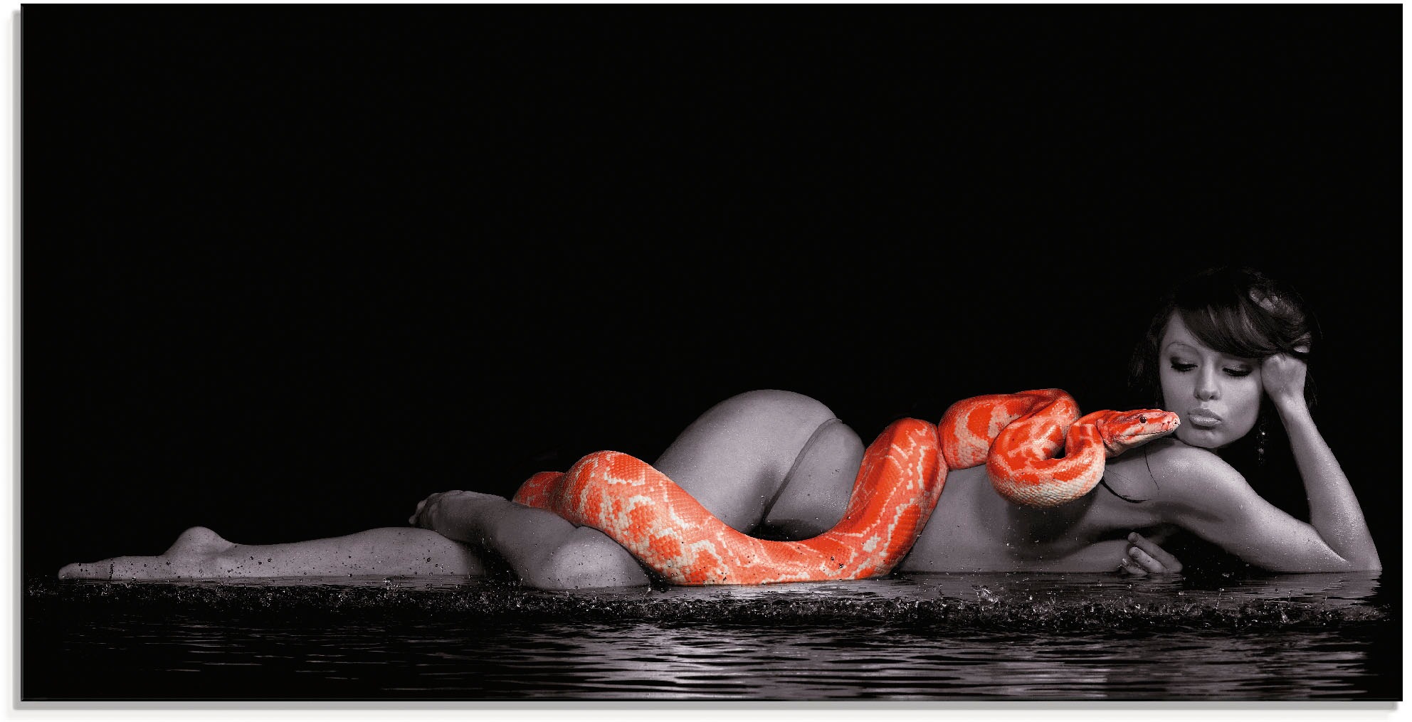 Artland Glasbild »Frau in Wasser liegend mit roter Python«, Frau, (1 St.), in verschiedenen Größen