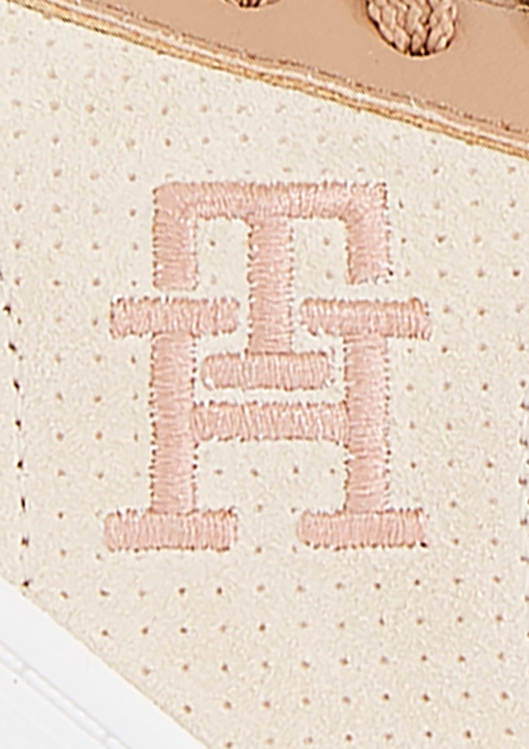 Tommy Hilfiger Plateausneaker »TH HERITAGE SNEAKER PERF«, Freizeitschuh, Halbschuh, Schnürschuh mit TH-Logostickerei