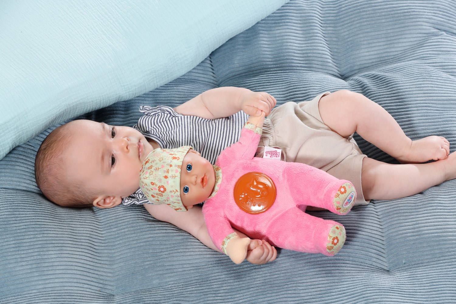 Baby Born Babypuppe »Nightfriends for babies, 30 cm«, mit Nachtlichtfunktion und Mütze mit Blumenmuster